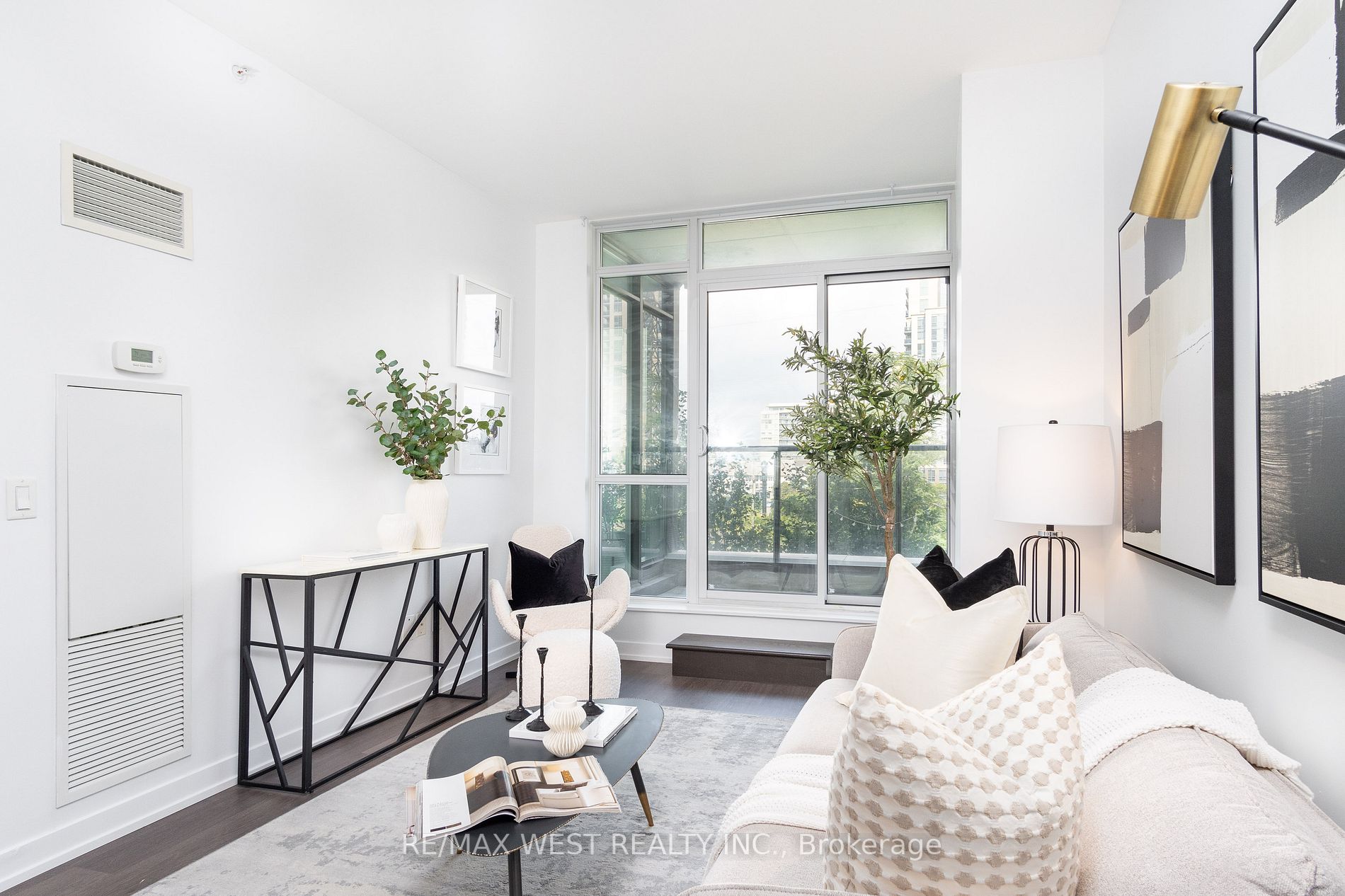 8 Fieldway Rd, #516