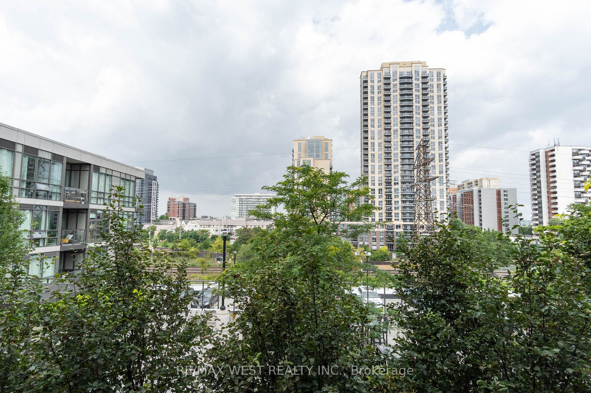 8 Fieldway Rd, #516