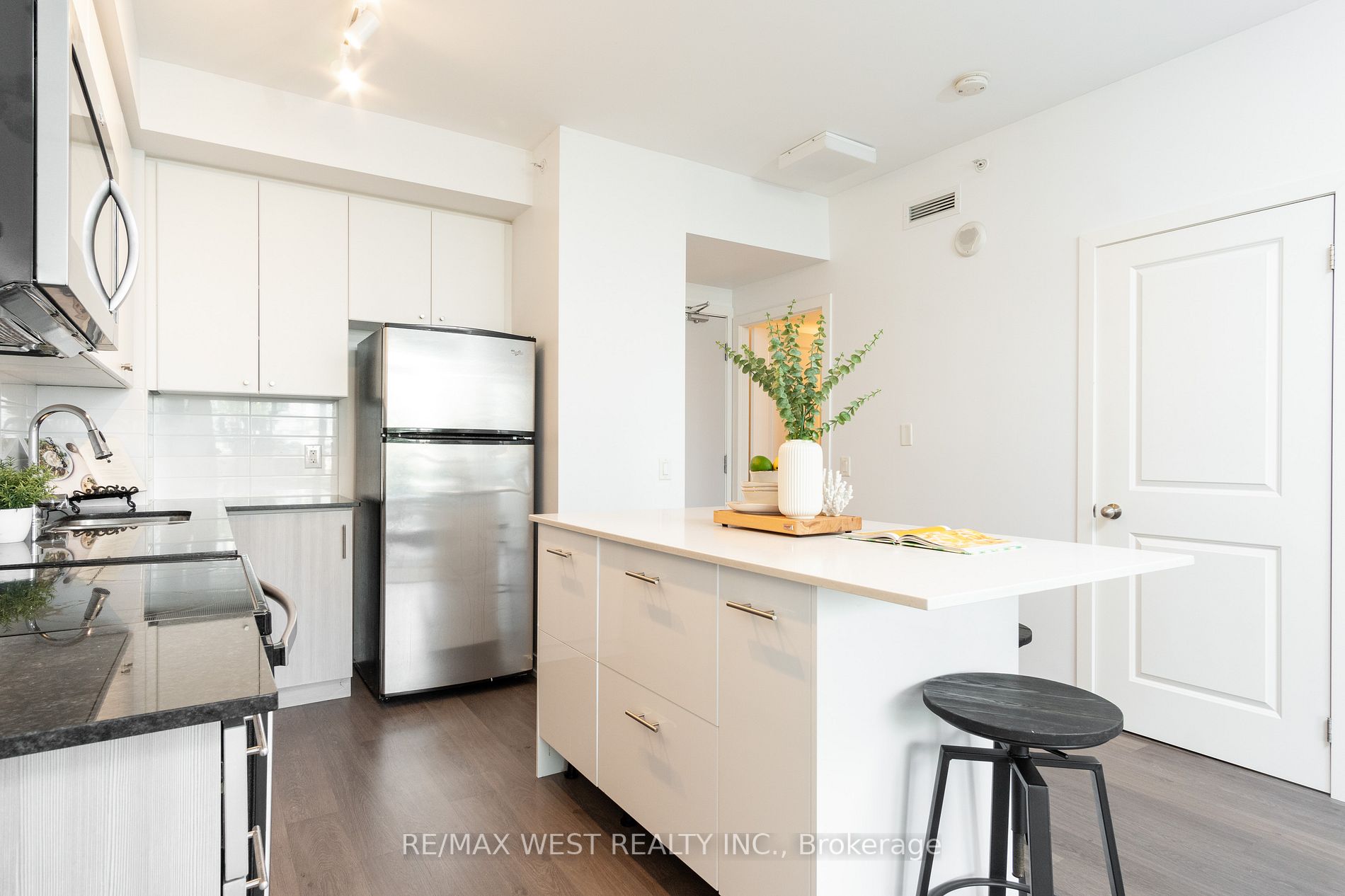 8 Fieldway Rd, #516
