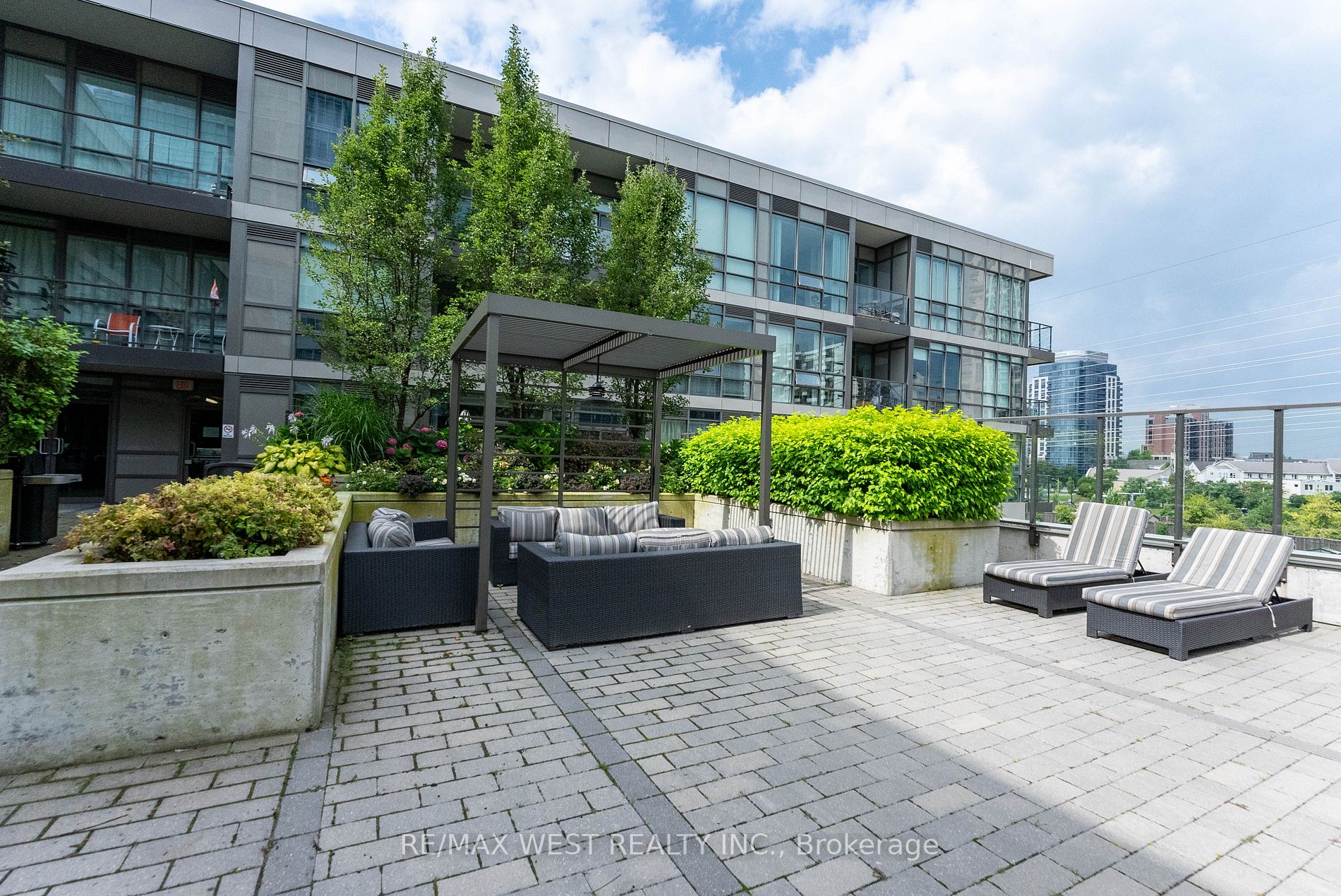8 Fieldway Rd, #516