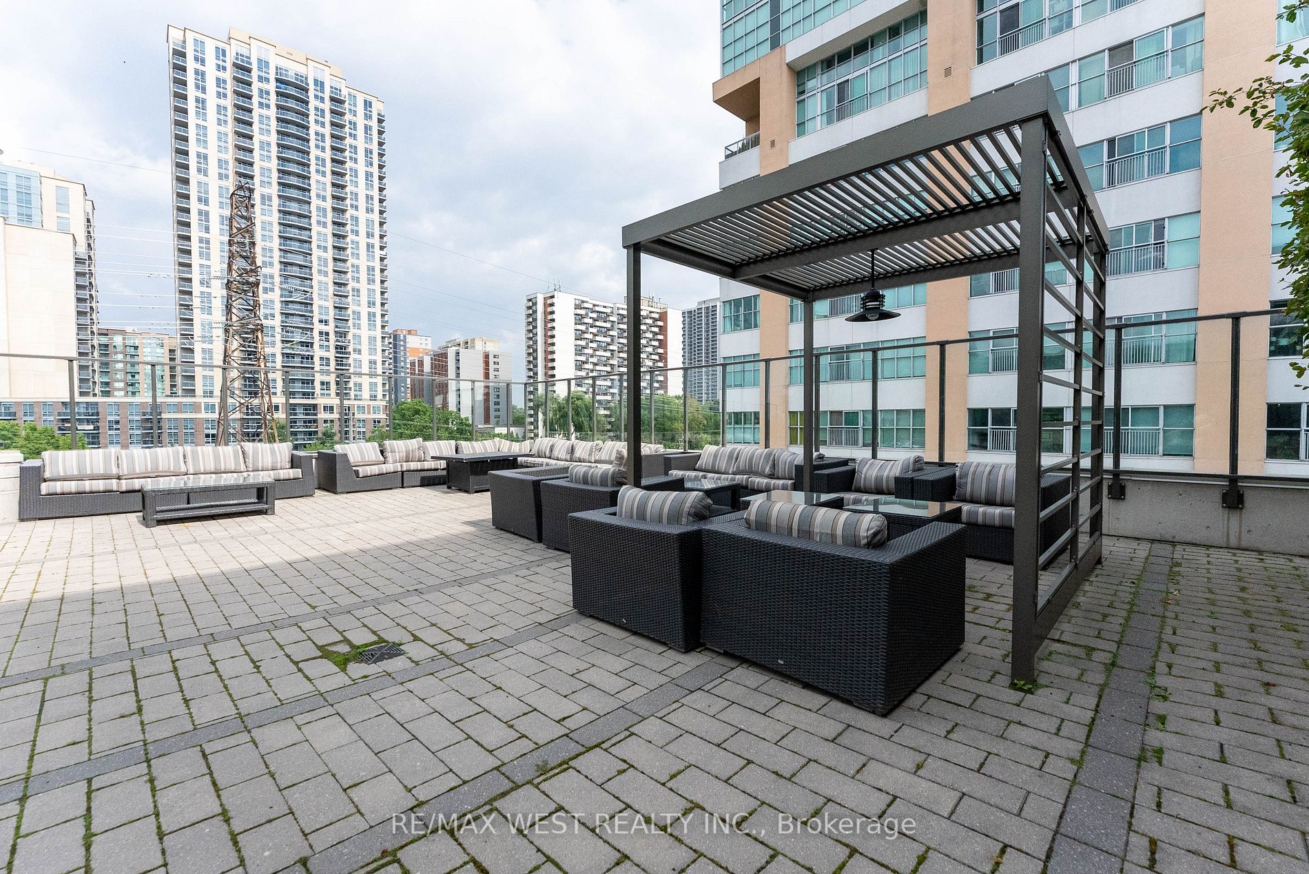 8 Fieldway Rd, #516