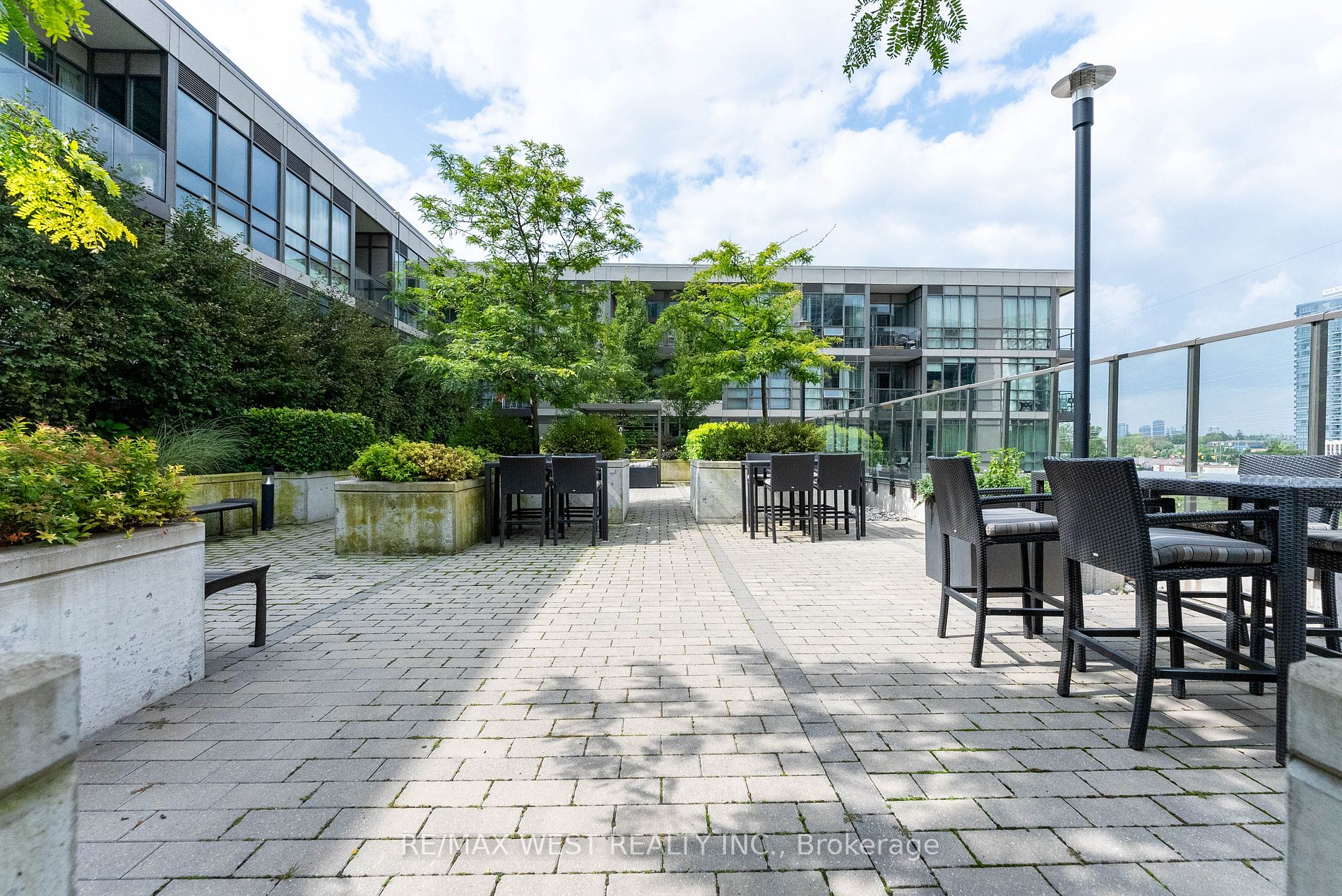 8 Fieldway Rd, #516