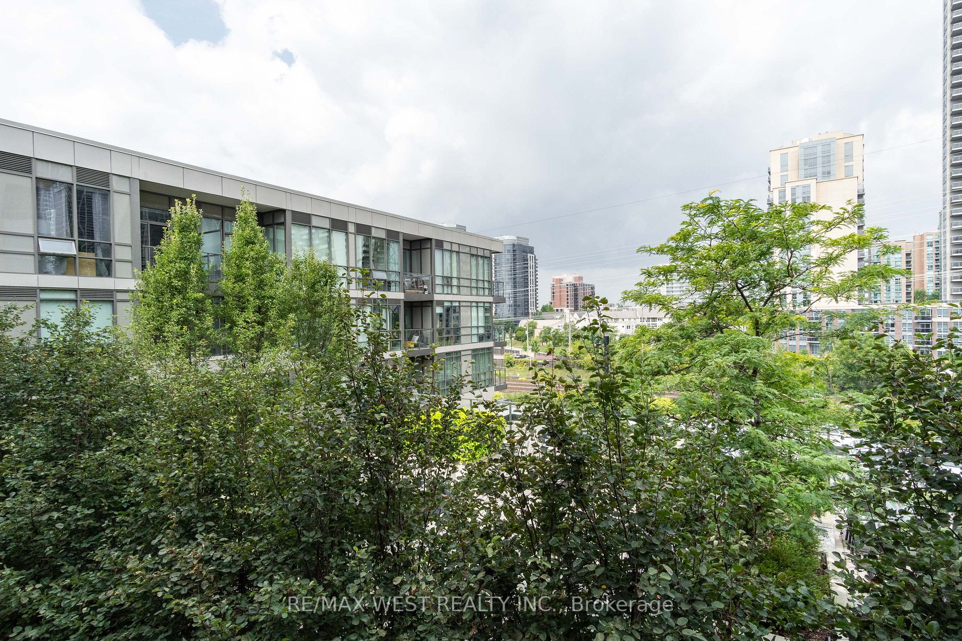 8 Fieldway Rd, #516