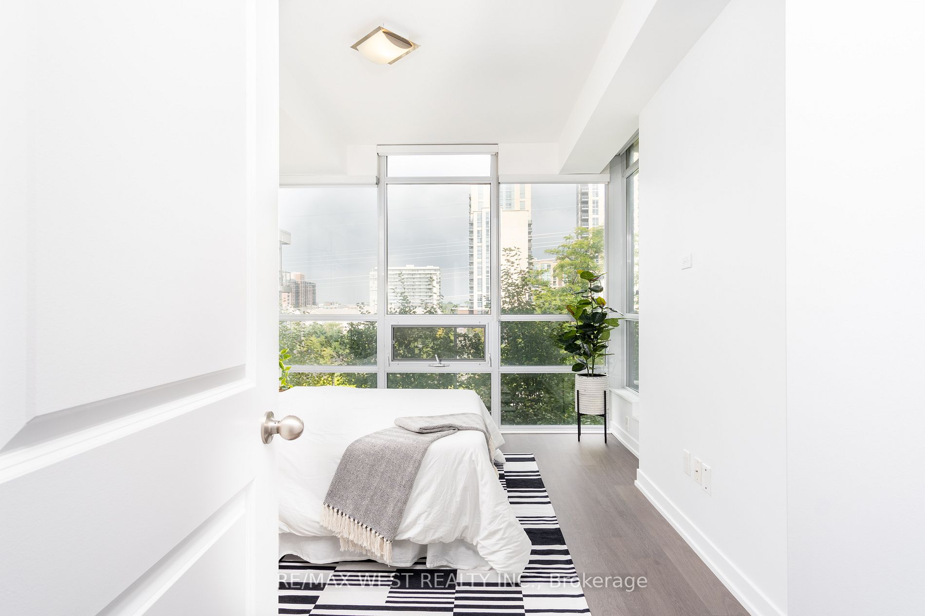 8 Fieldway Rd, #516