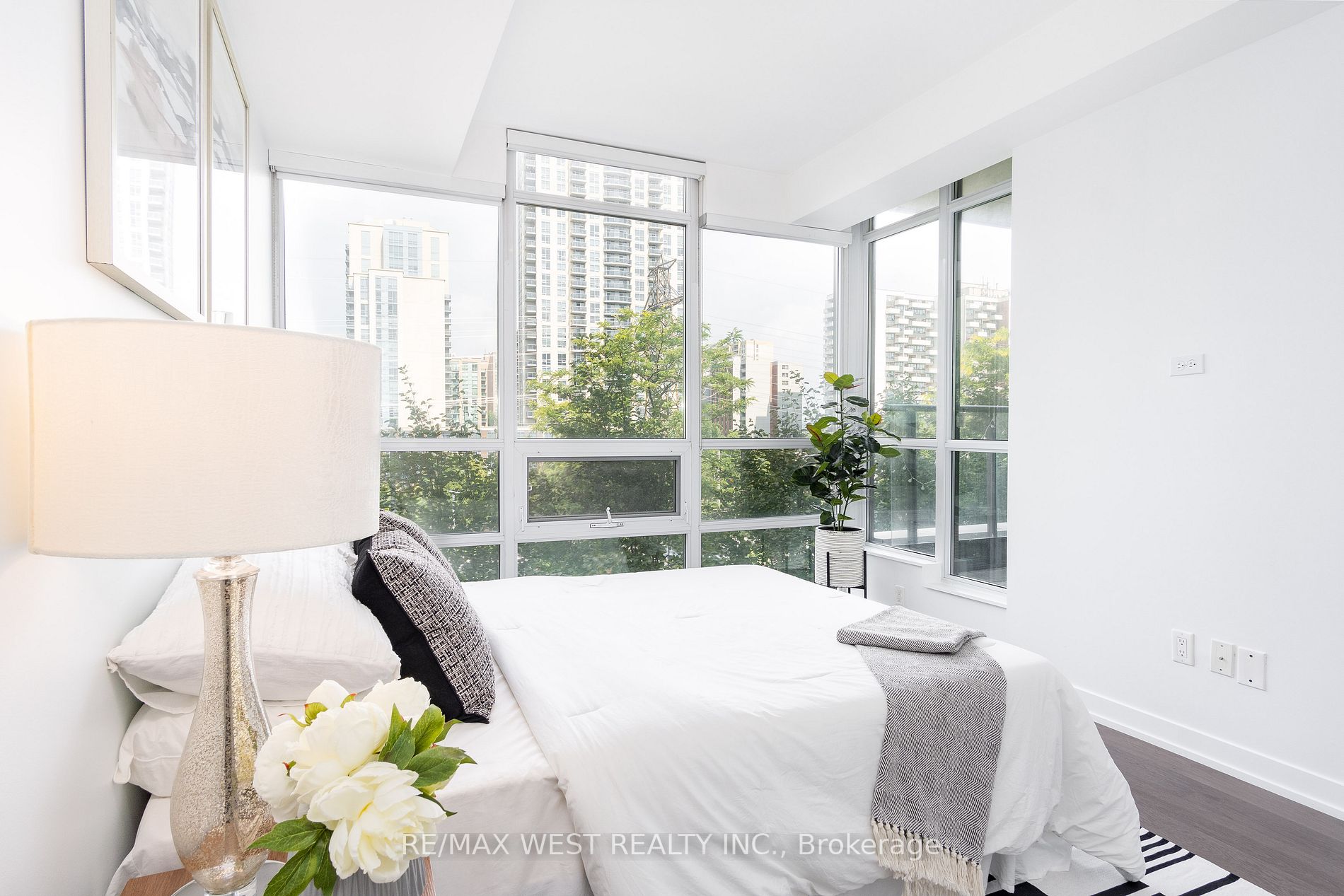 8 Fieldway Rd, #516