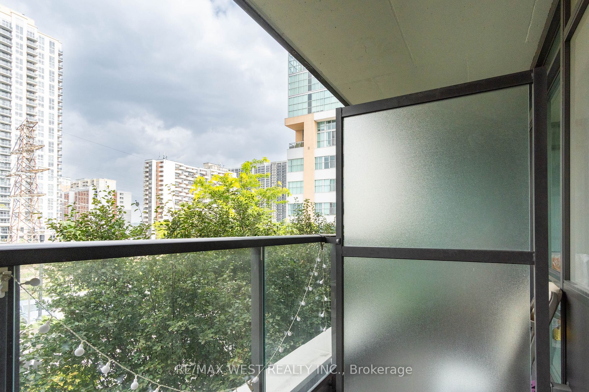 8 Fieldway Rd, #516