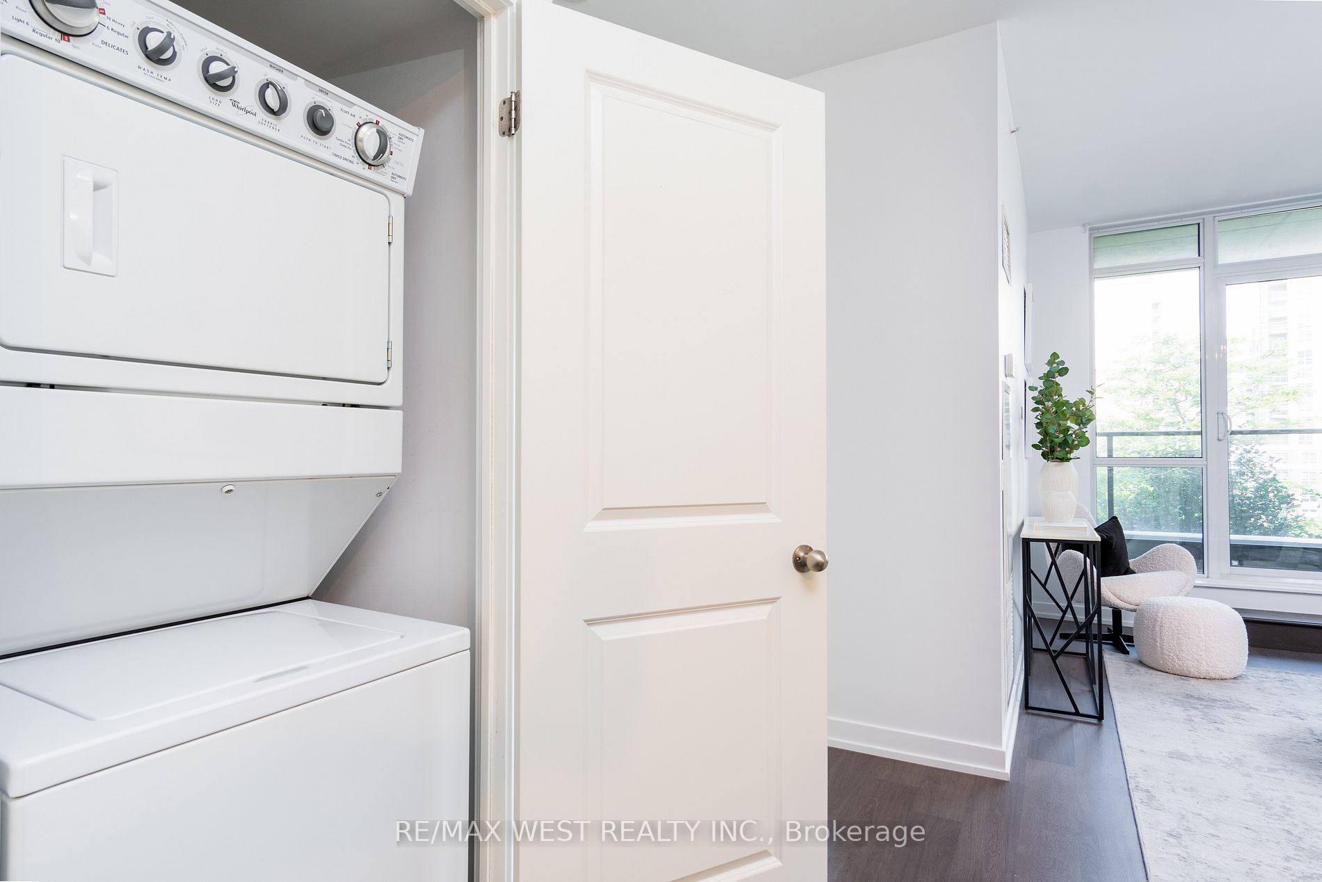 8 Fieldway Rd, #516