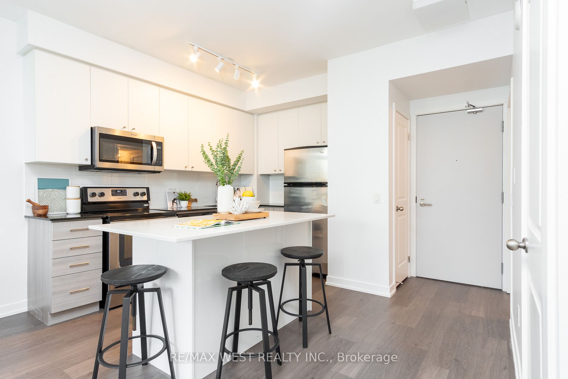 8 Fieldway Rd, #516
