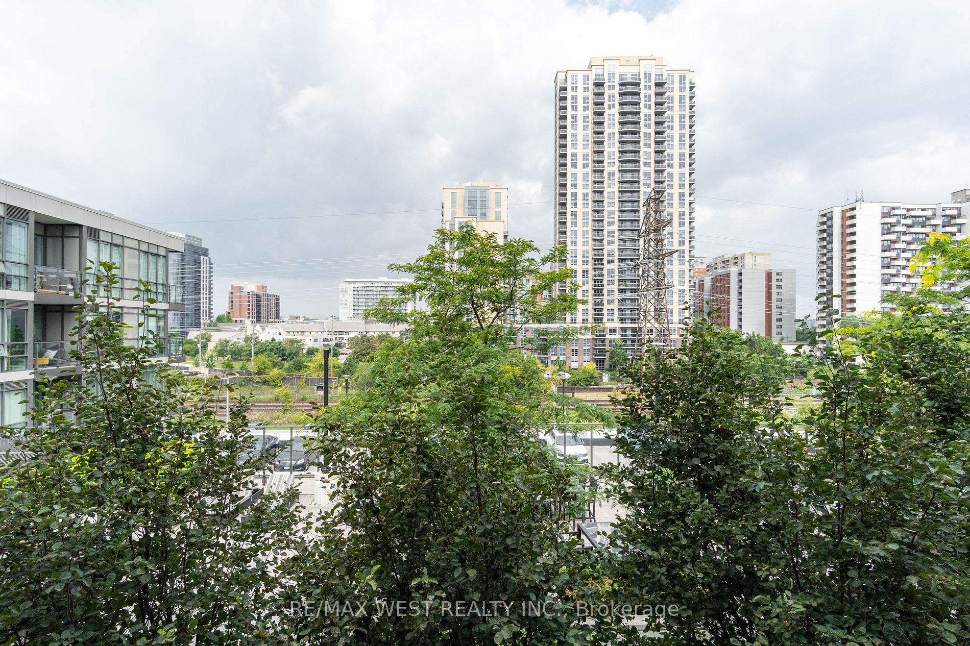 8 Fieldway Rd, #516