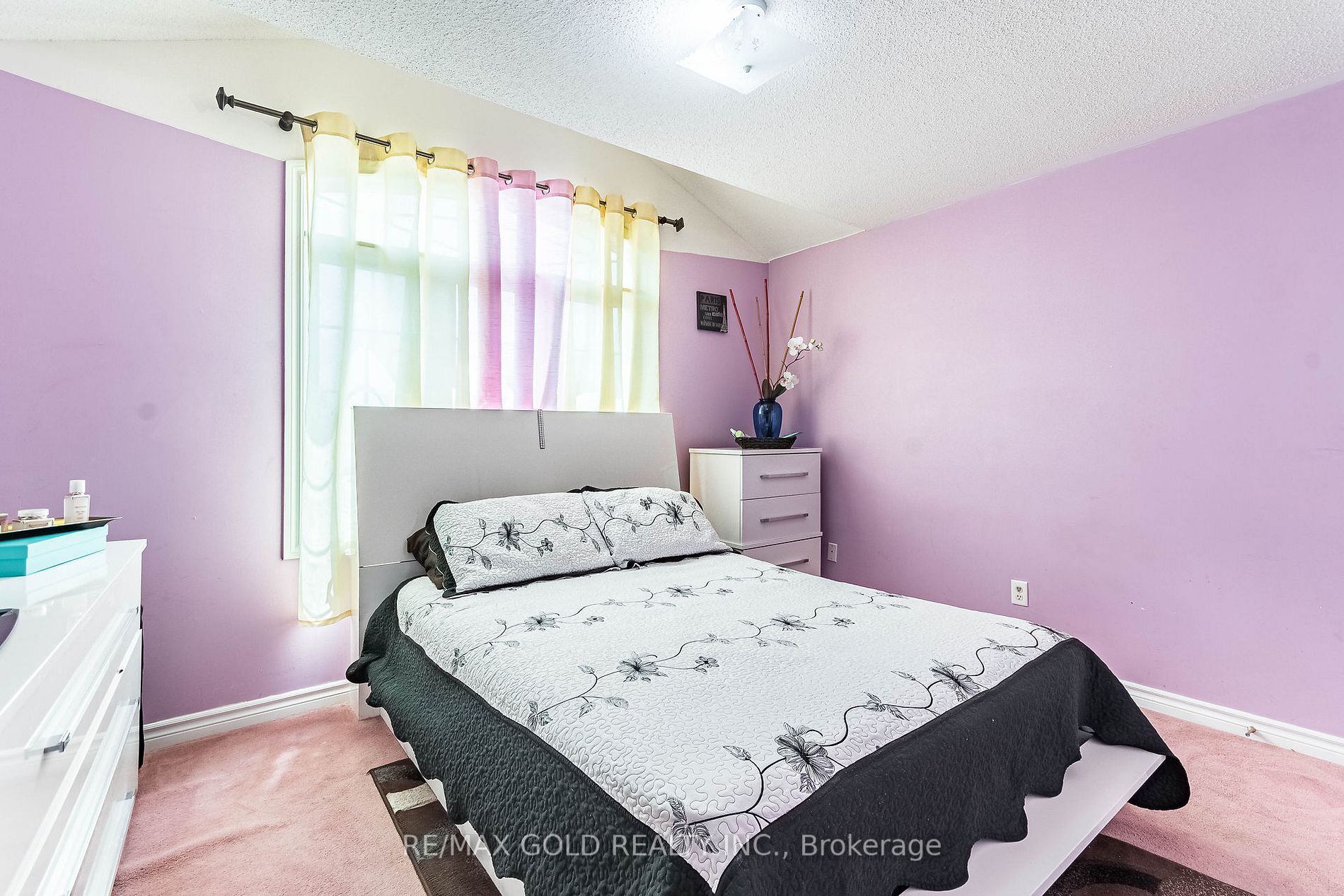 26 Arctic Willow Rd E