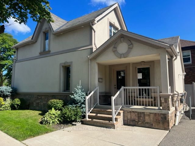 159 Queen St W