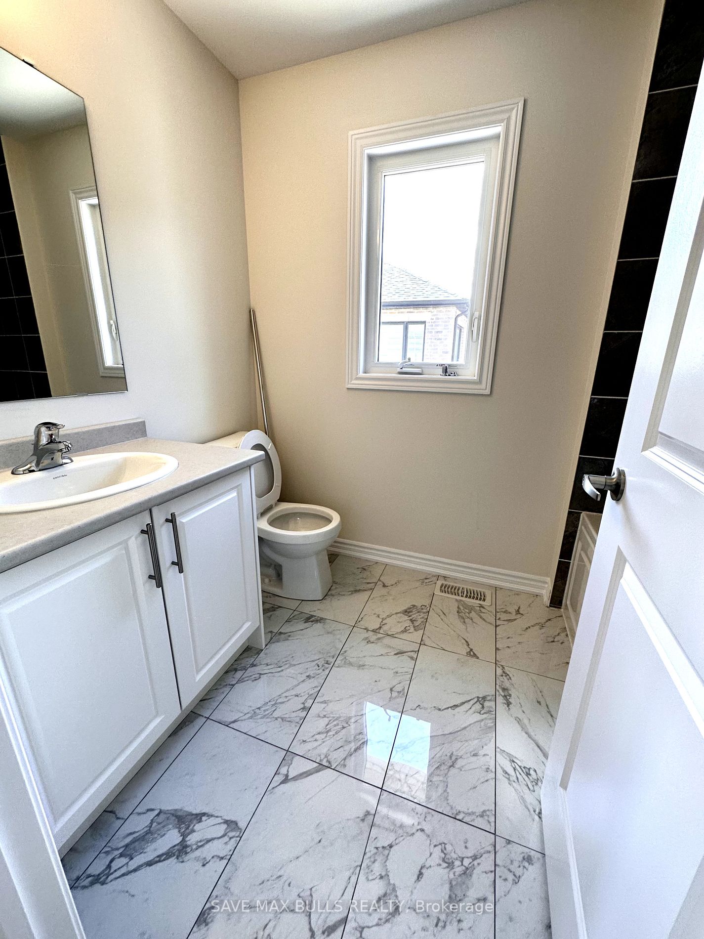 605 Leatherleaf Landing