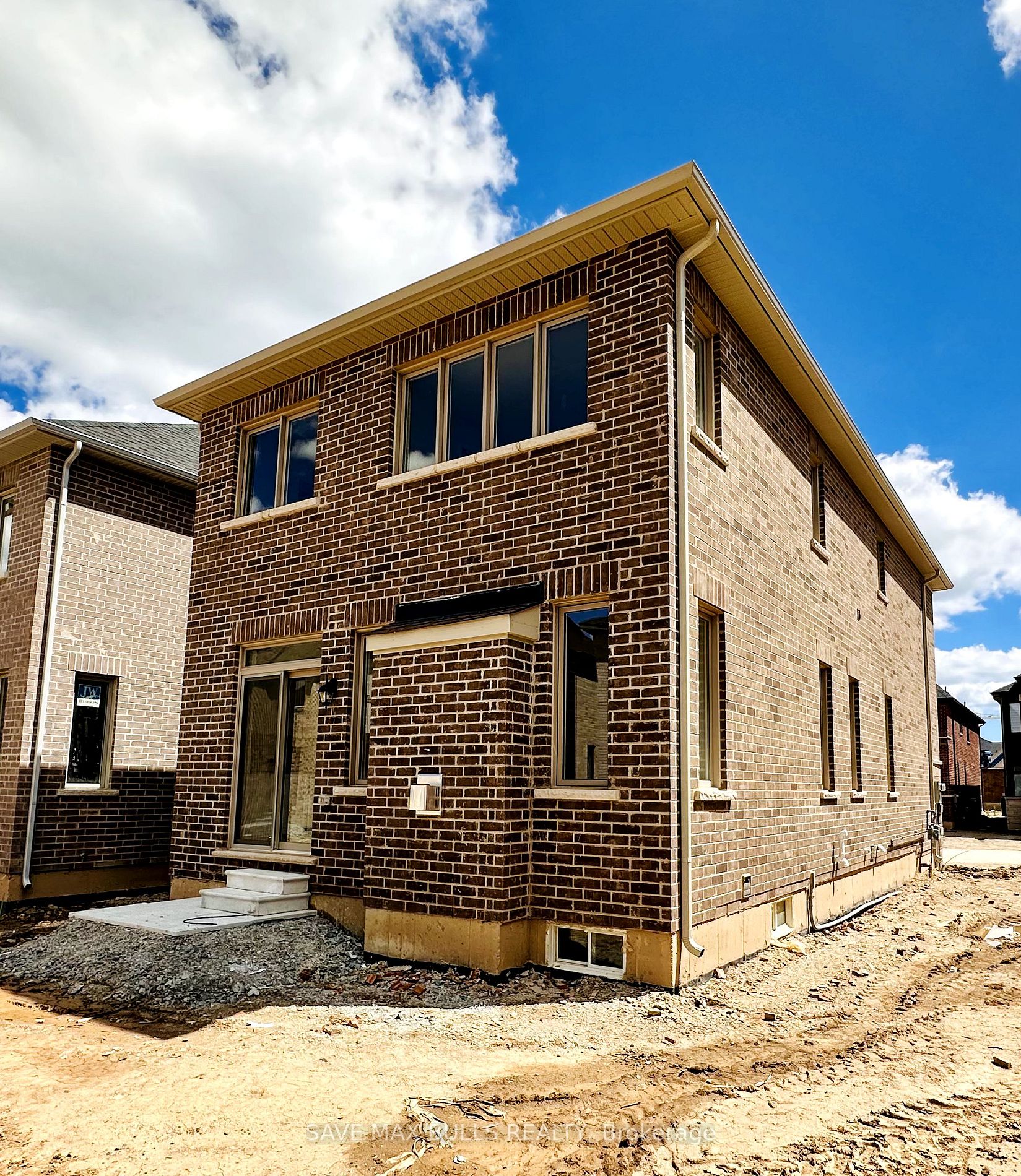 605 Leatherleaf Landing