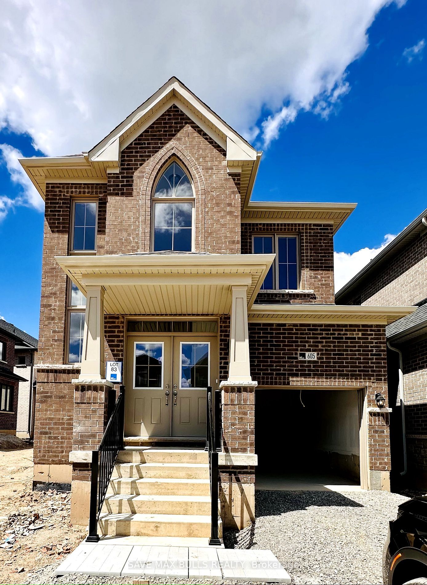 605 Leatherleaf Landing