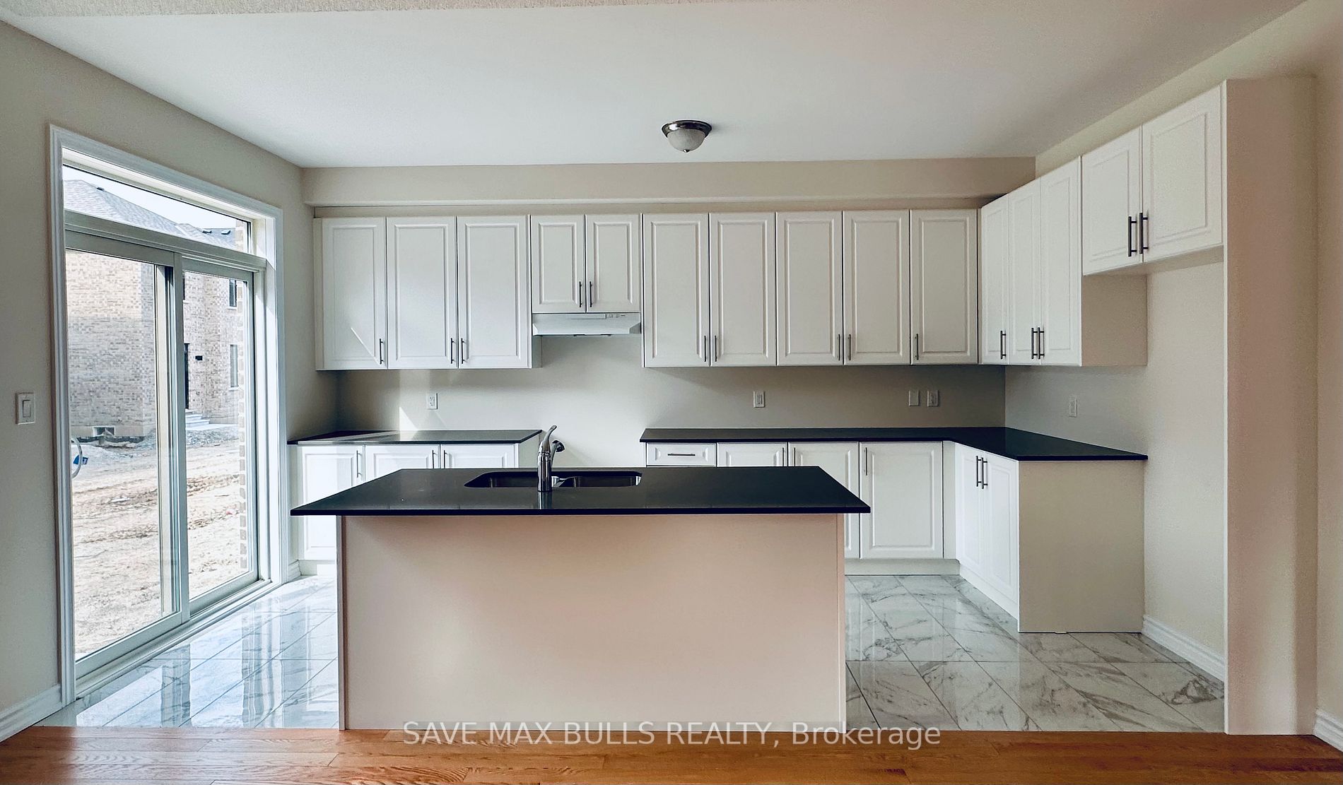 605 Leatherleaf Landing