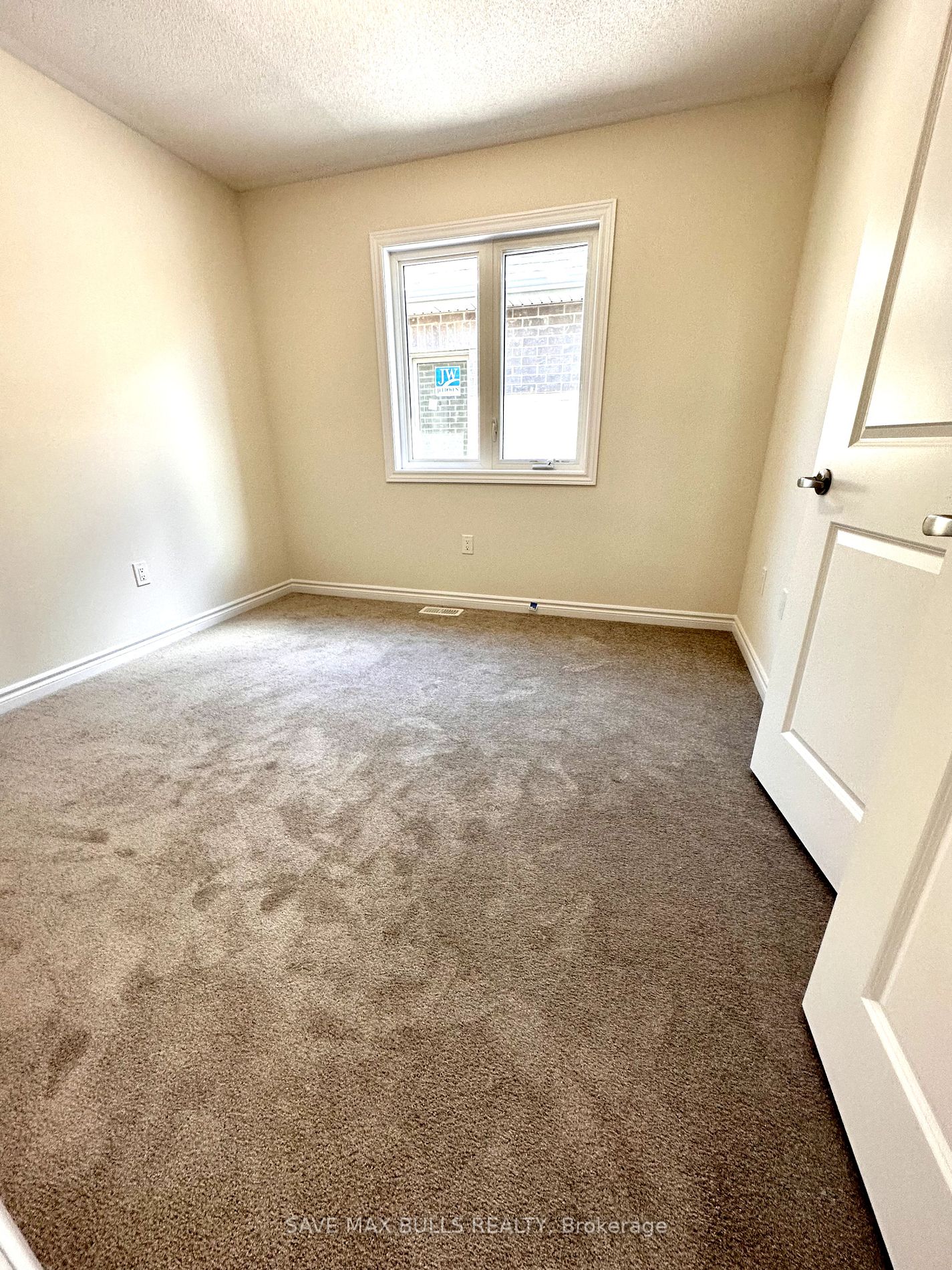 605 Leatherleaf Landing