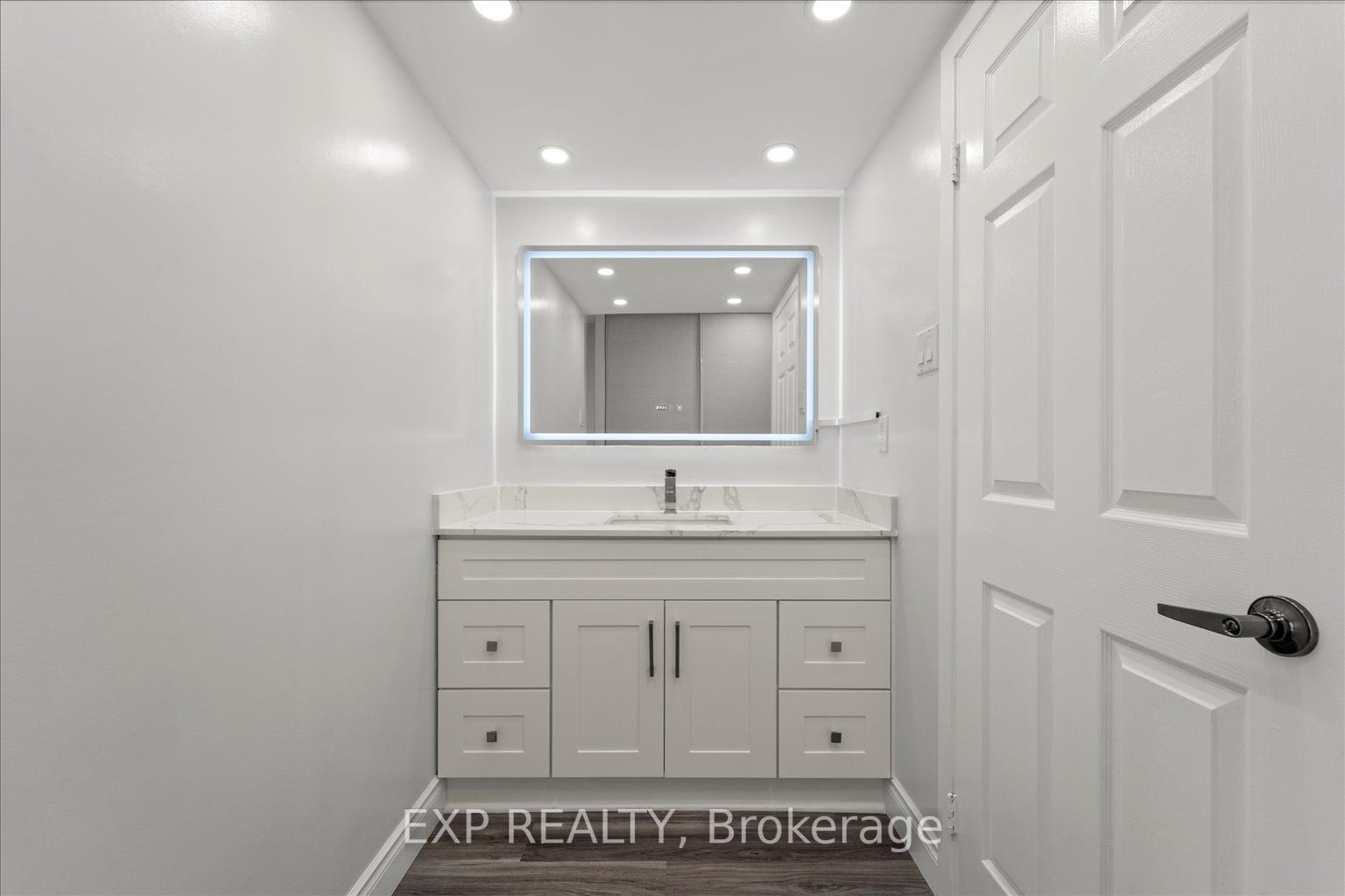 320 Mill St S, #910