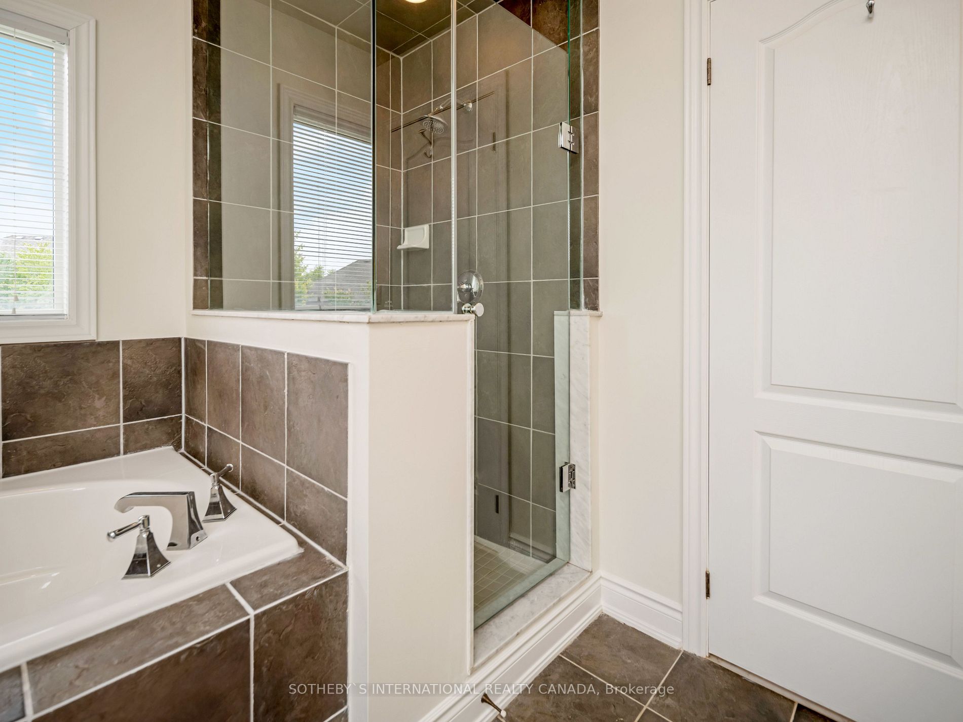 3380 Hayhurst Cres