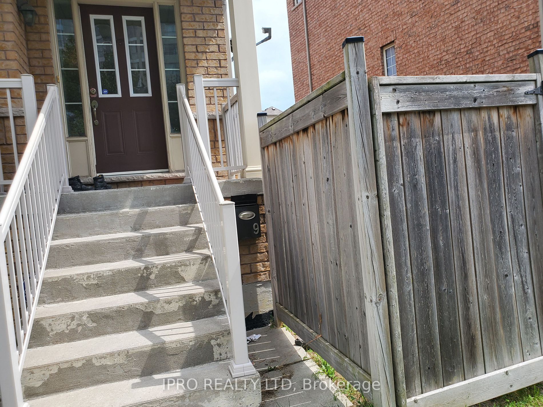 9 Parrotta Dr