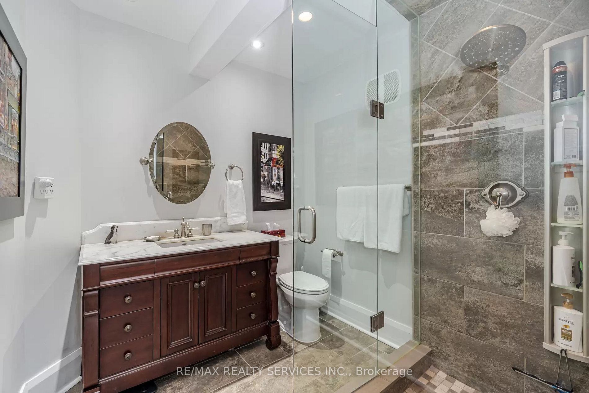38 Rosedale Ave W
