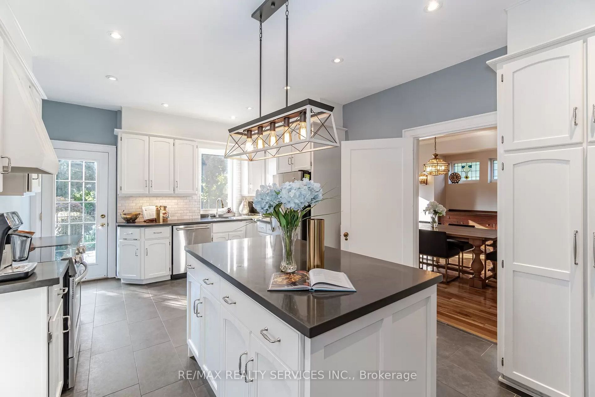 38 Rosedale Ave W