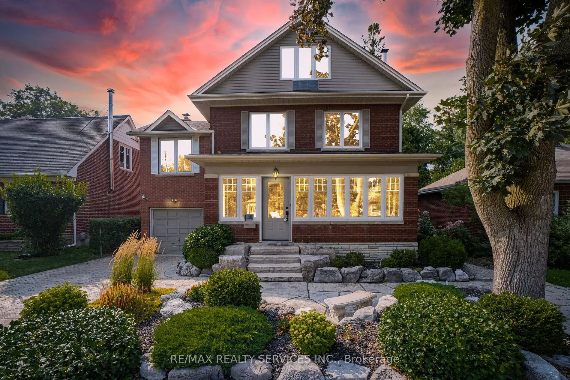 38 Rosedale Ave W