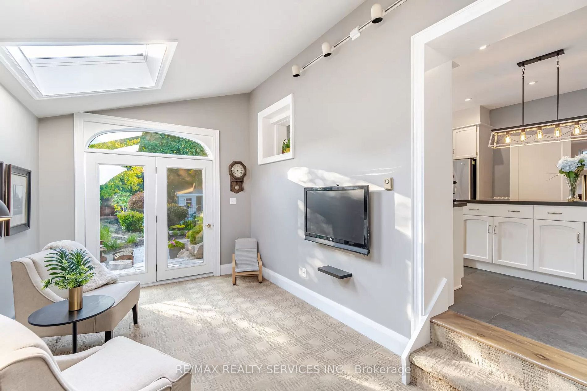 38 Rosedale Ave W
