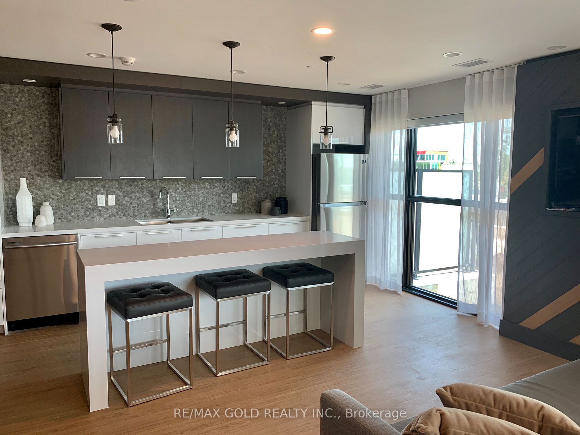 128 Grovewood Common, #607