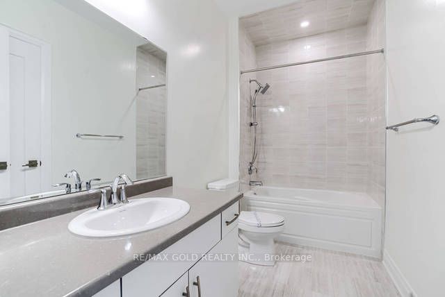 128 Grovewood Common, #607