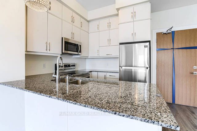 128 Grovewood Common, #607