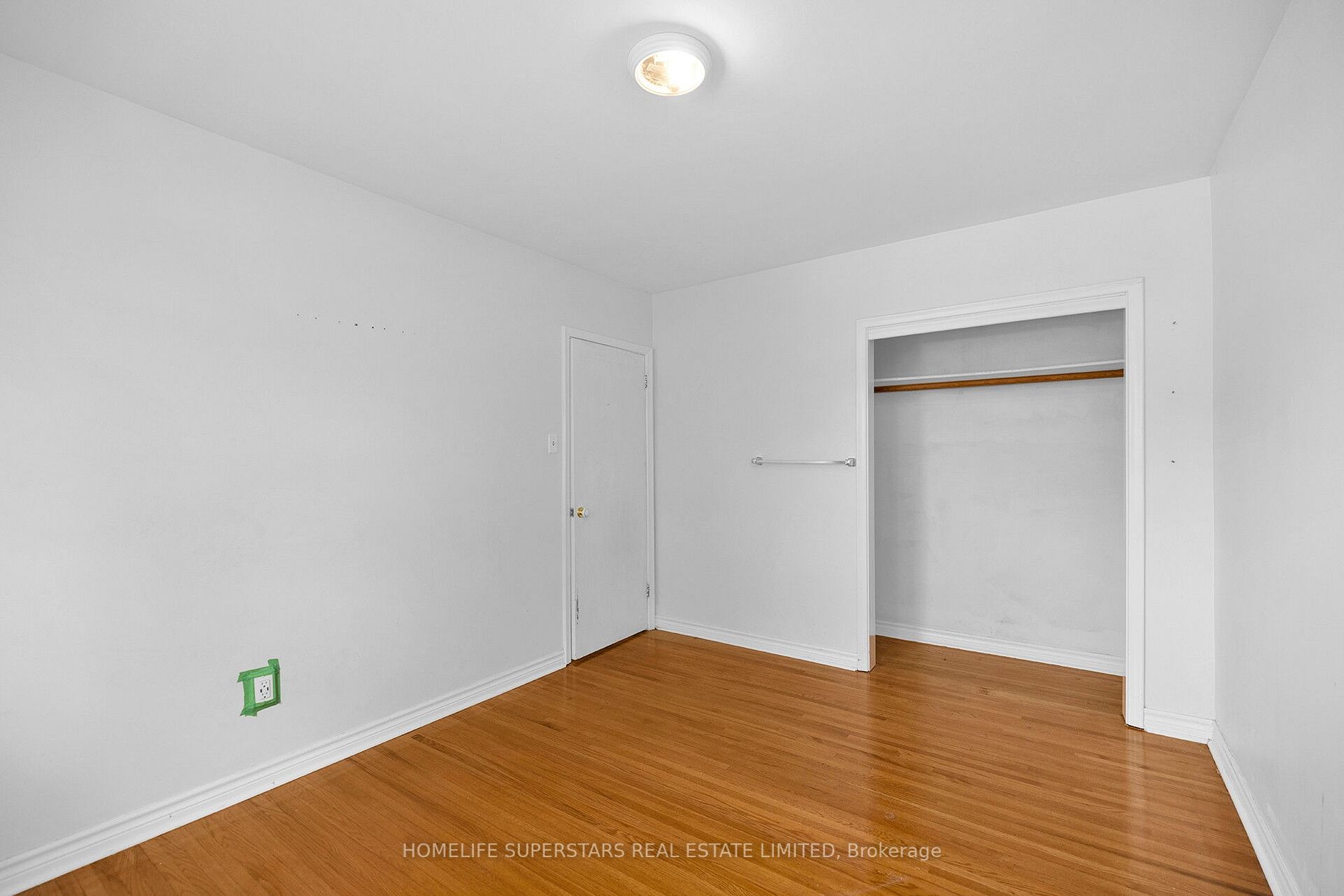 542 Weynway Crt W