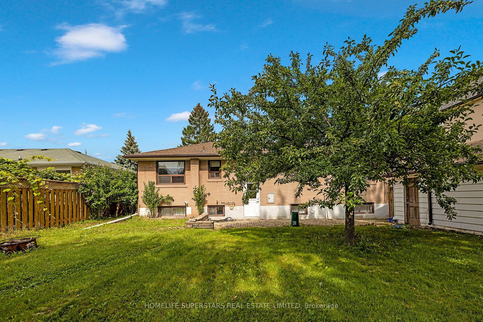 542 Weynway Crt W