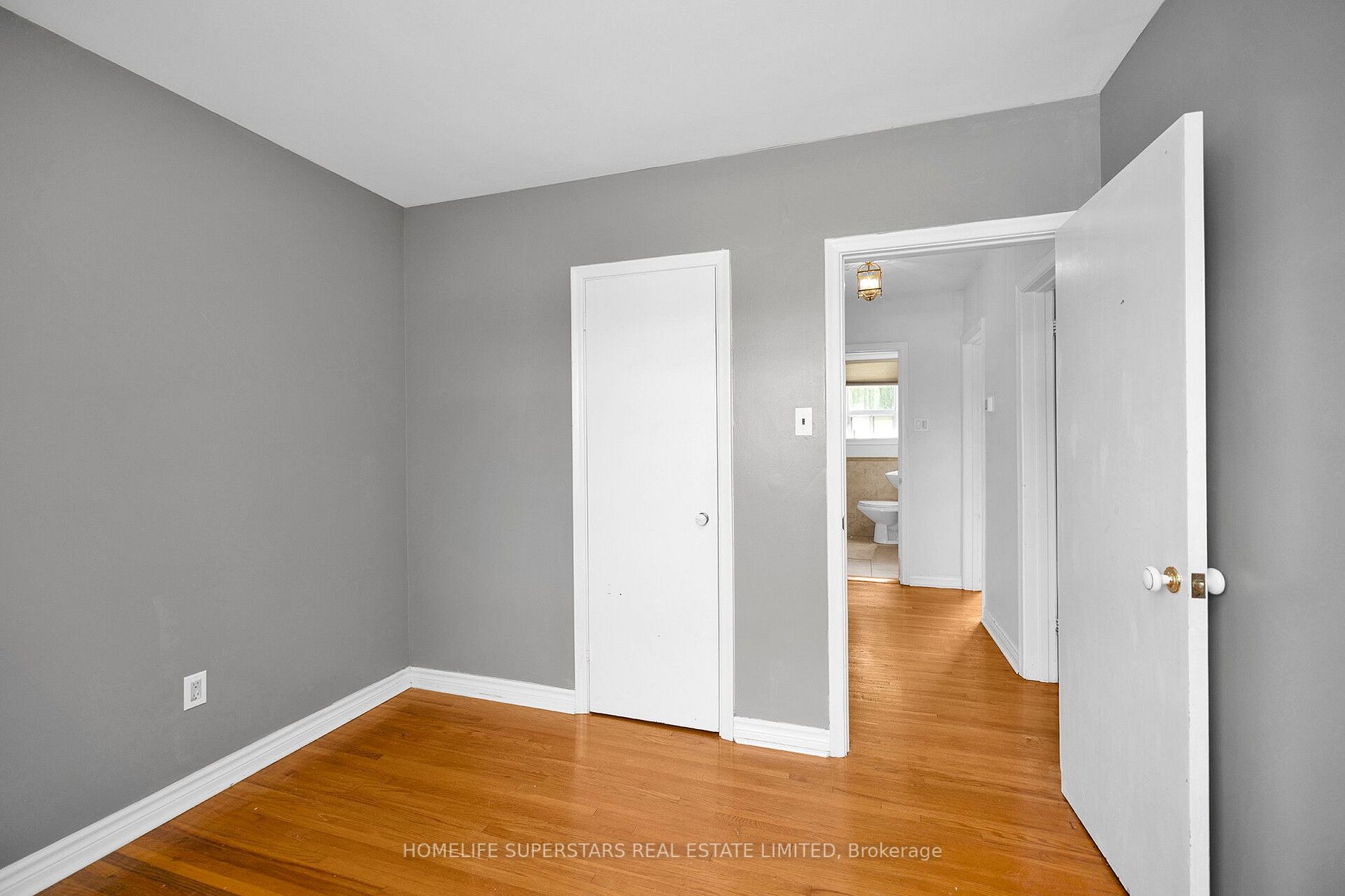 542 Weynway Crt W