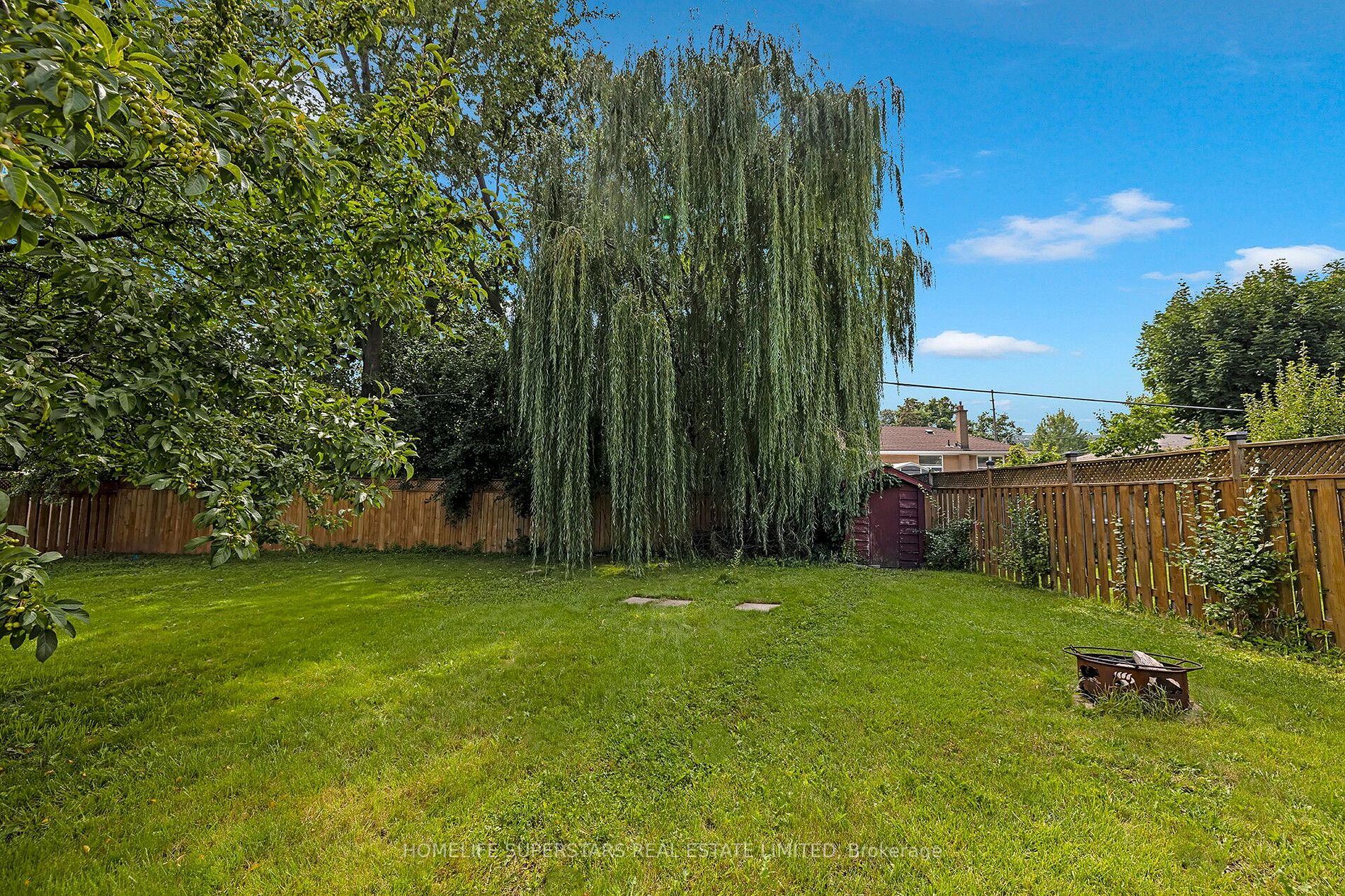 542 Weynway Crt W