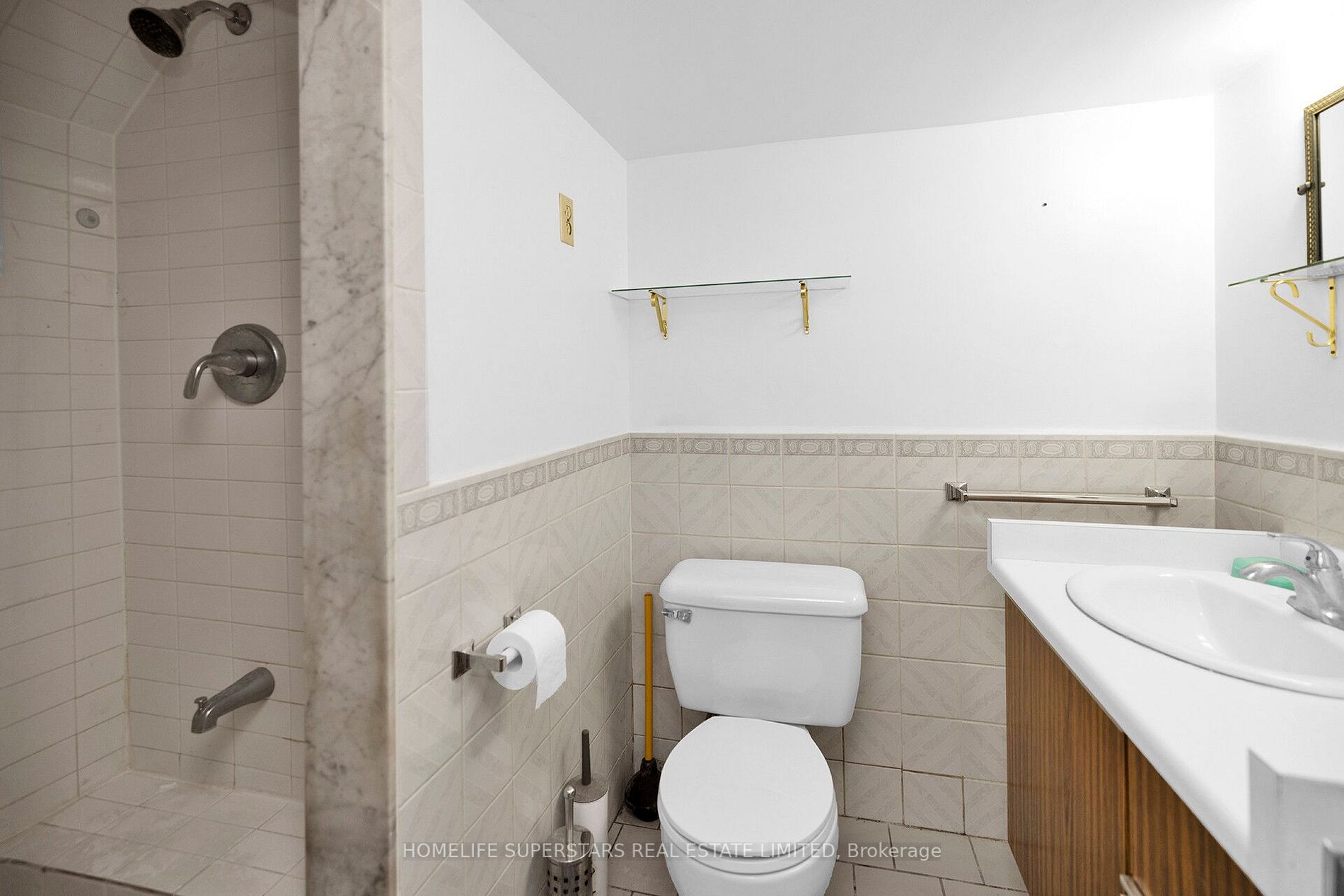 542 Weynway Crt W