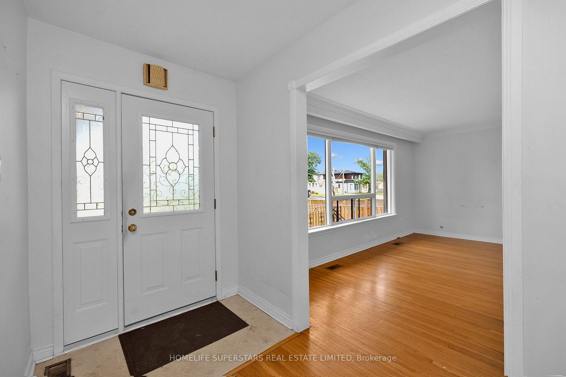 542 Weynway Crt W