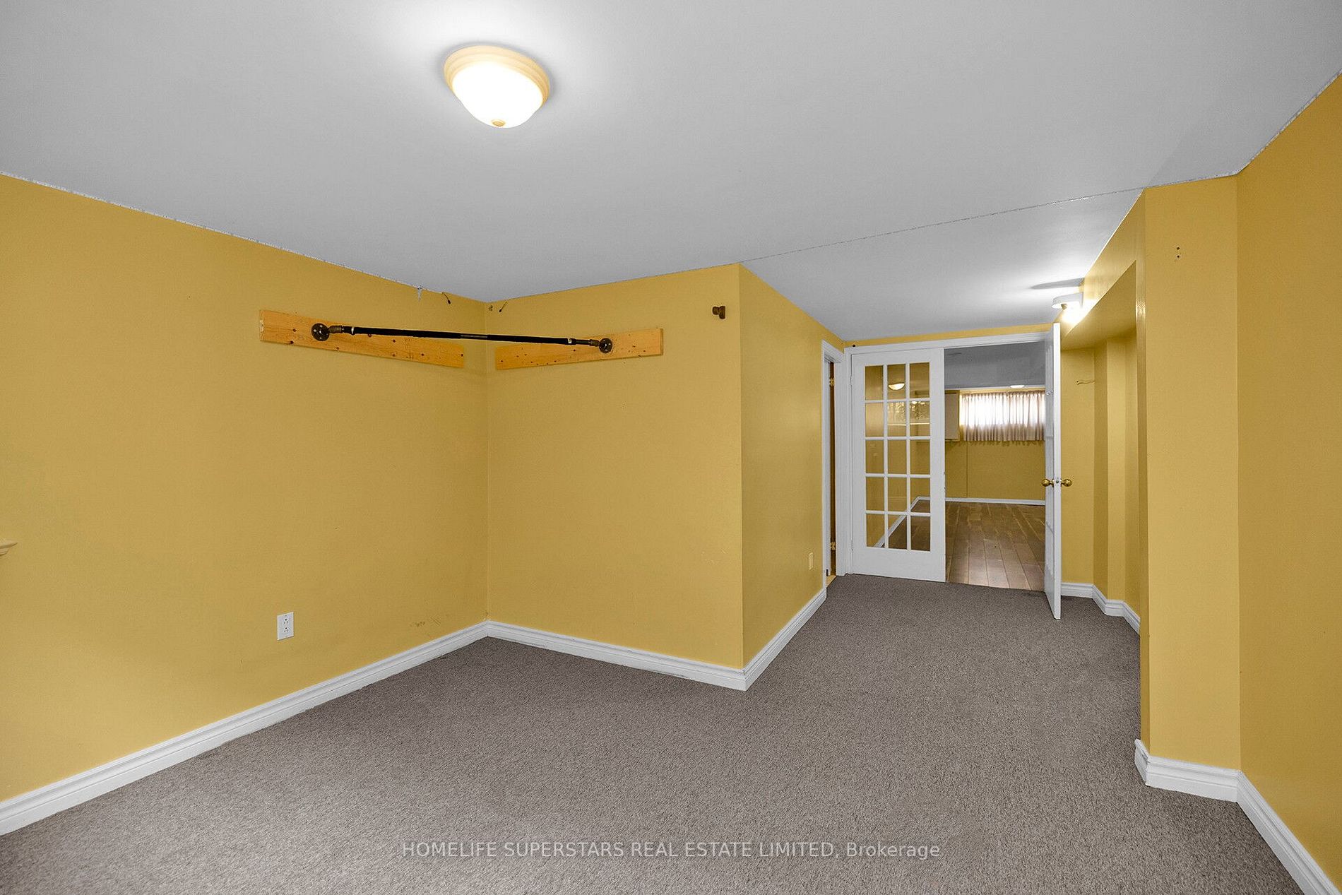 542 Weynway Crt W