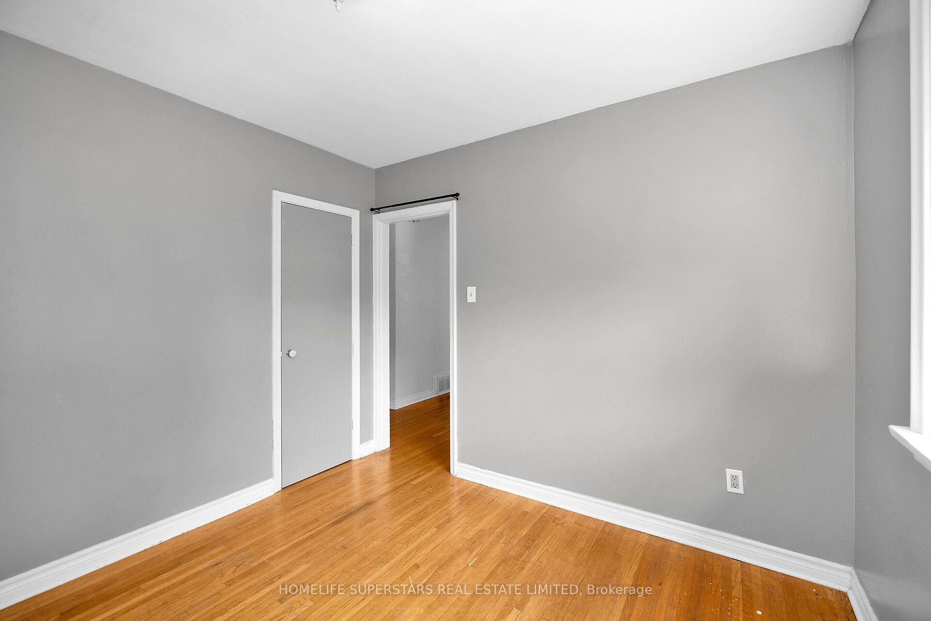 542 Weynway Crt W