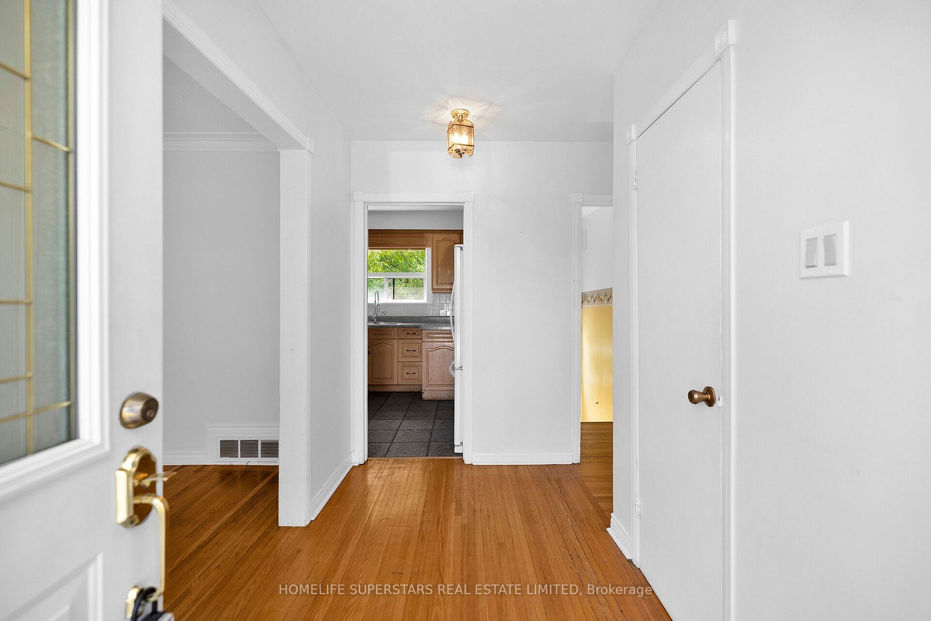 542 Weynway Crt W