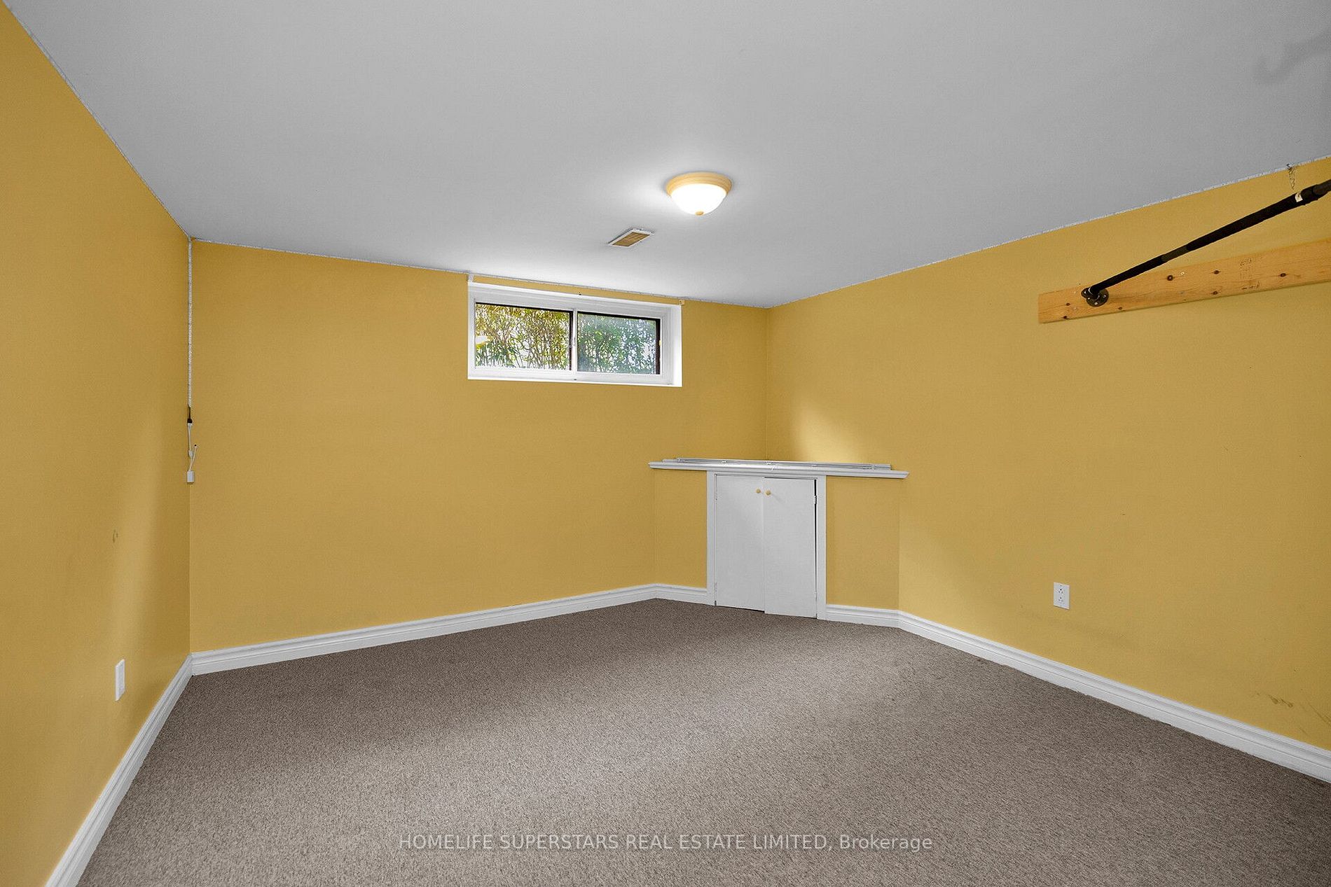 542 Weynway Crt W