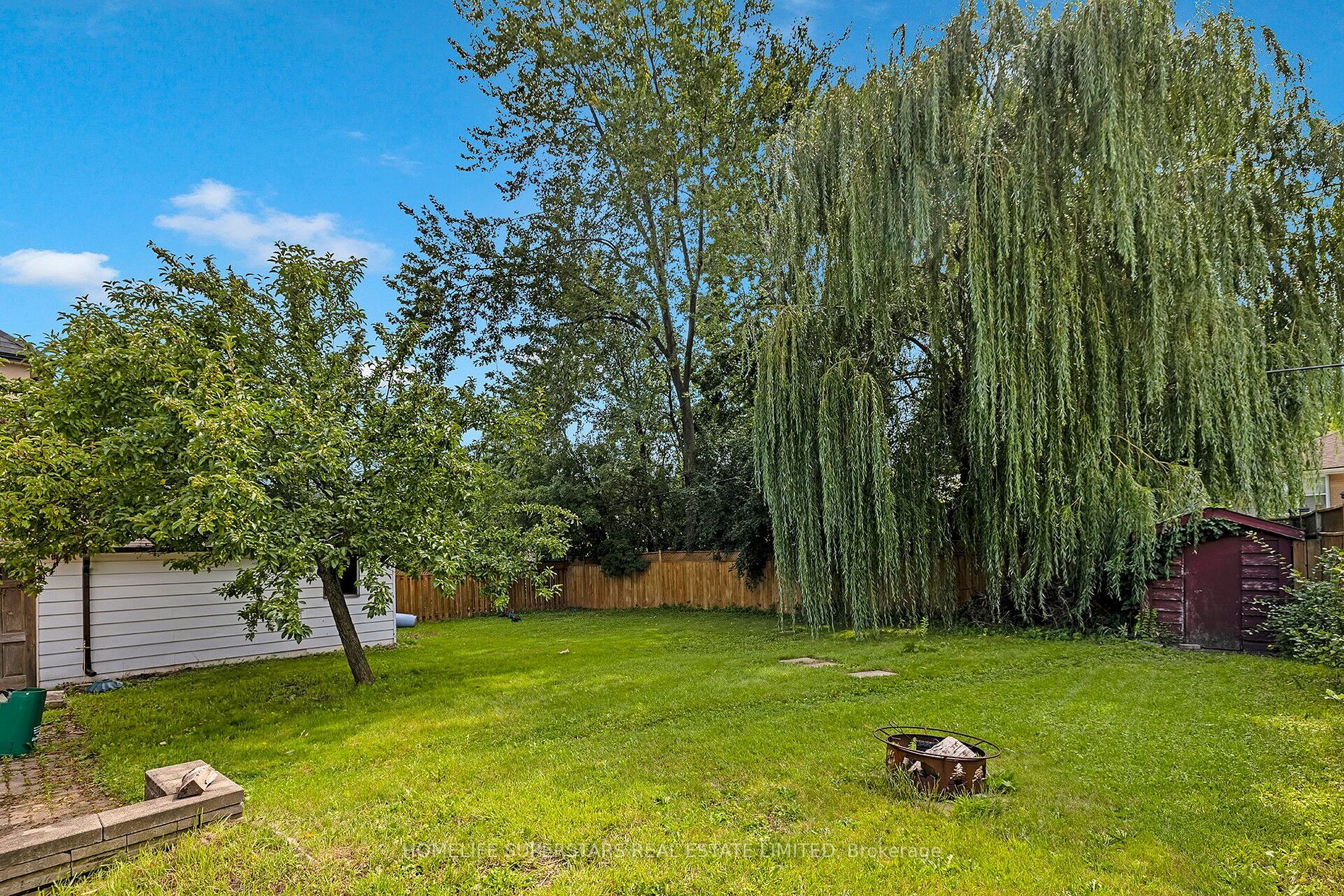 542 Weynway Crt W