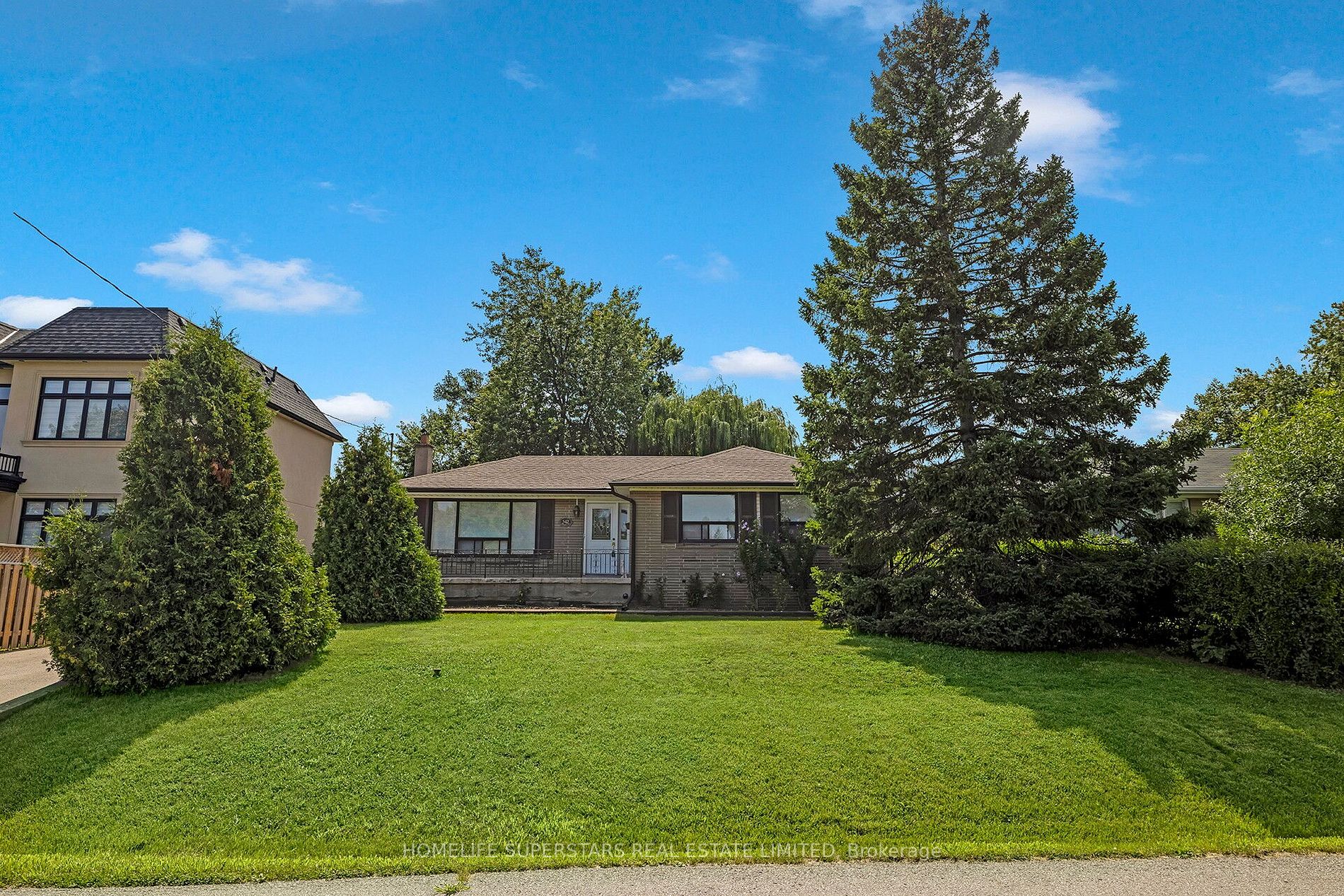 542 Weynway Crt W