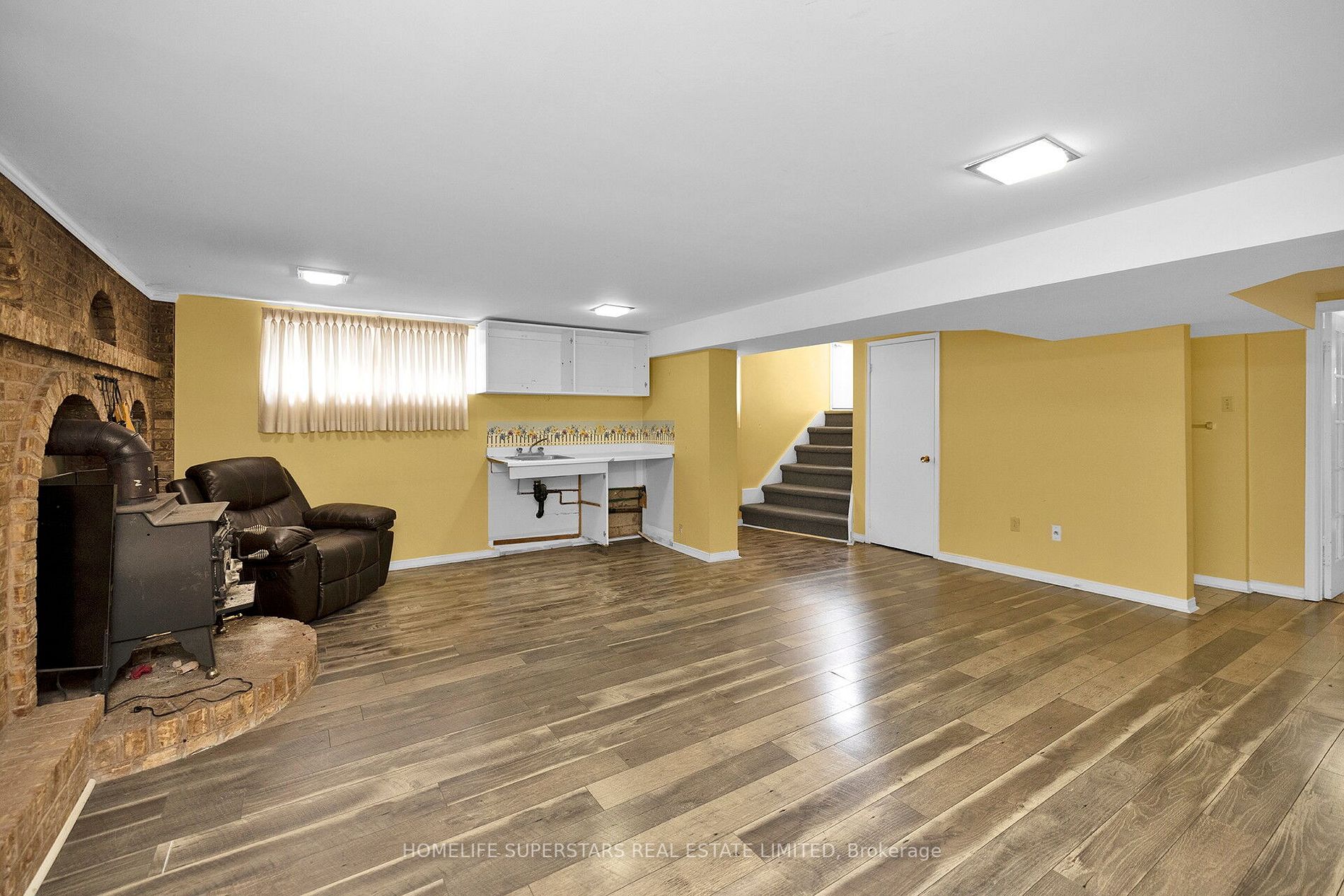 542 Weynway Crt W