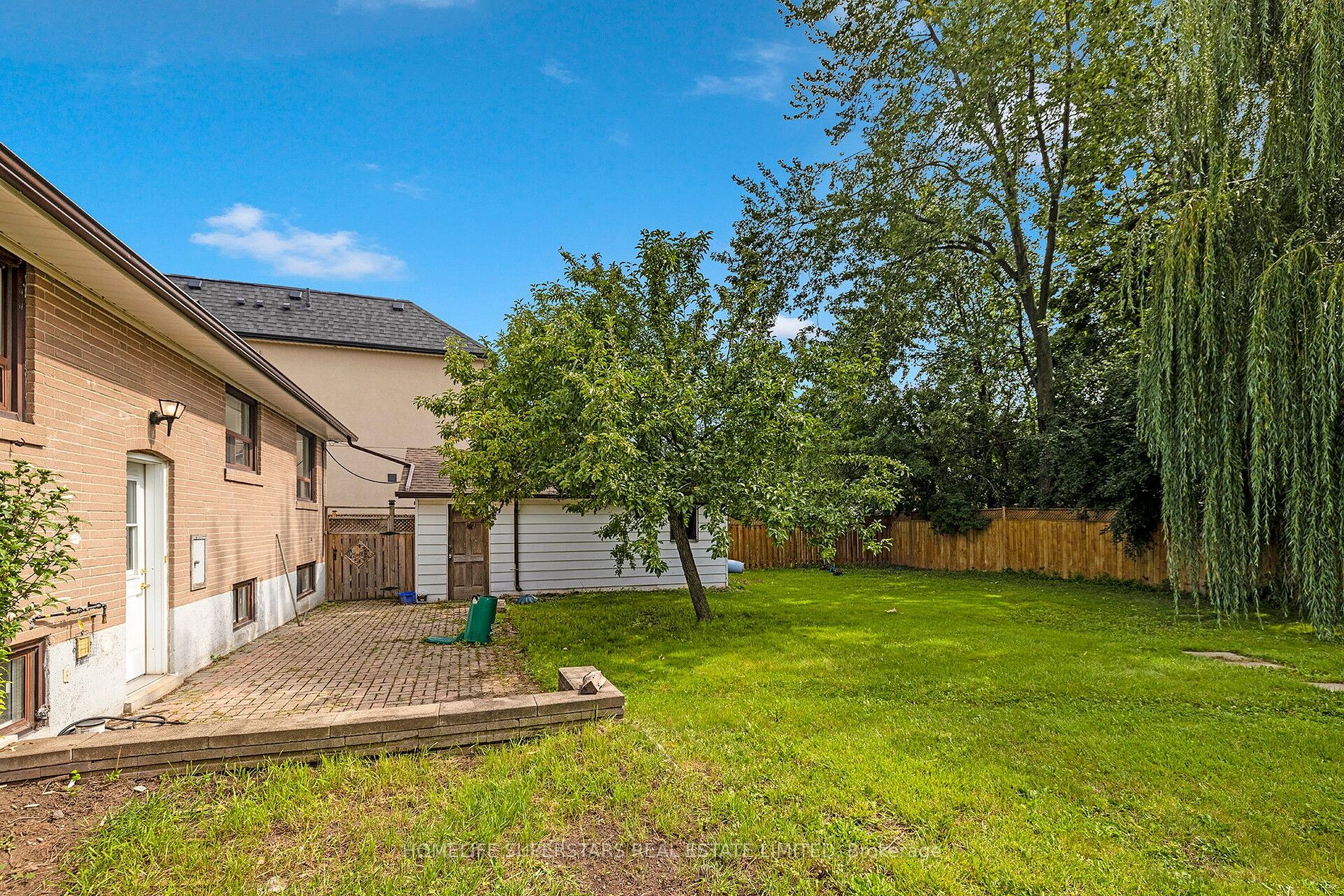 542 Weynway Crt W