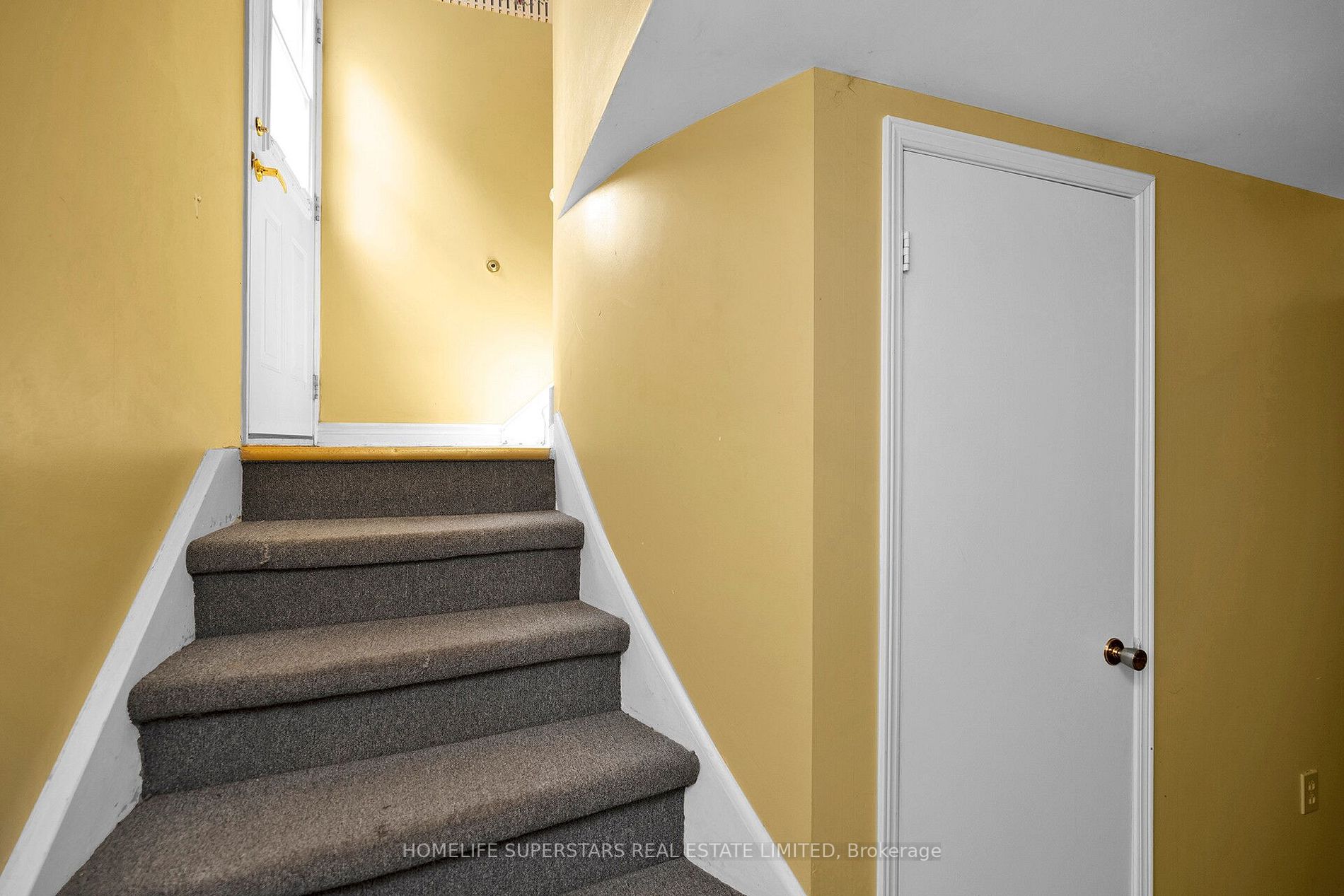 542 Weynway Crt W