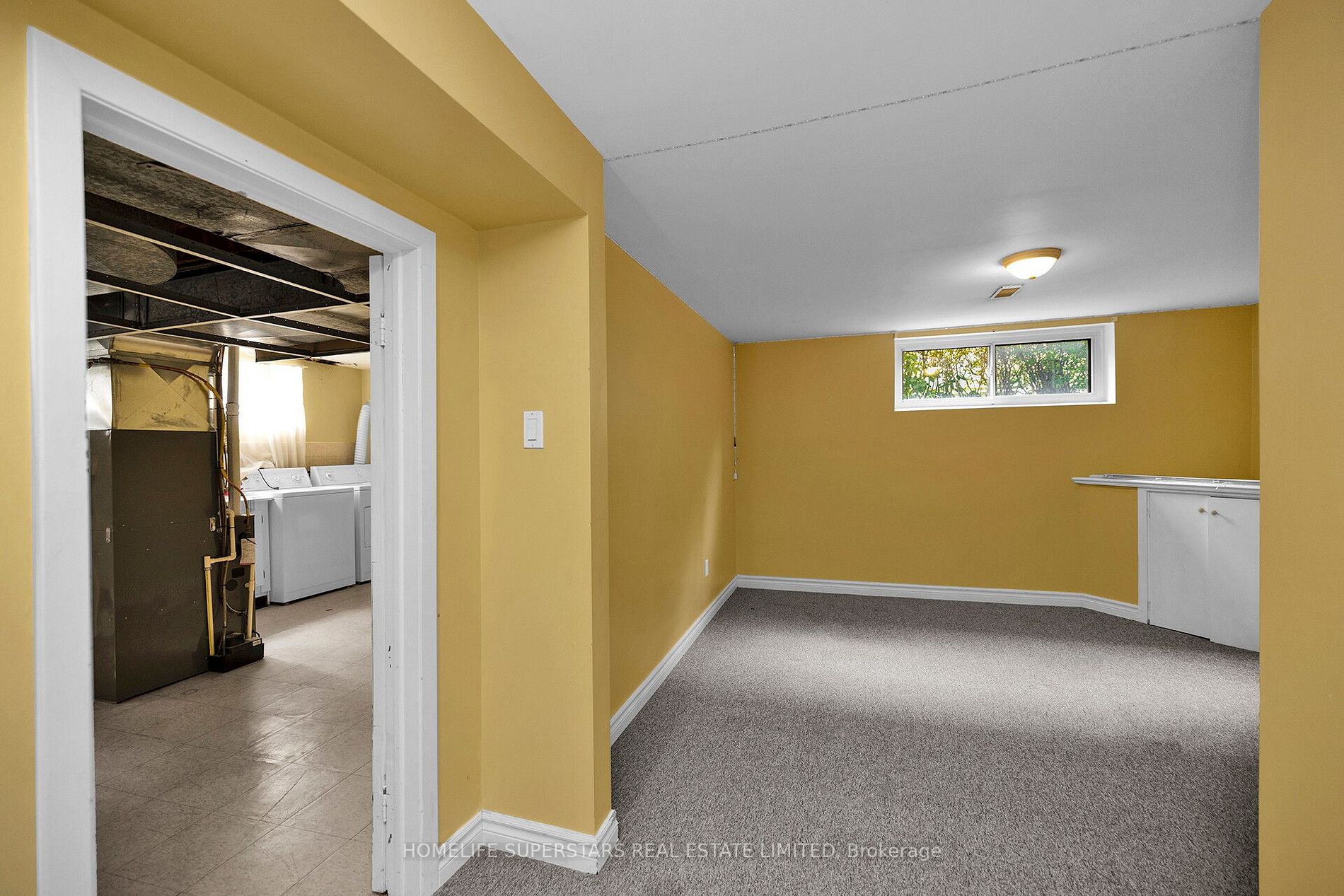 542 Weynway Crt W