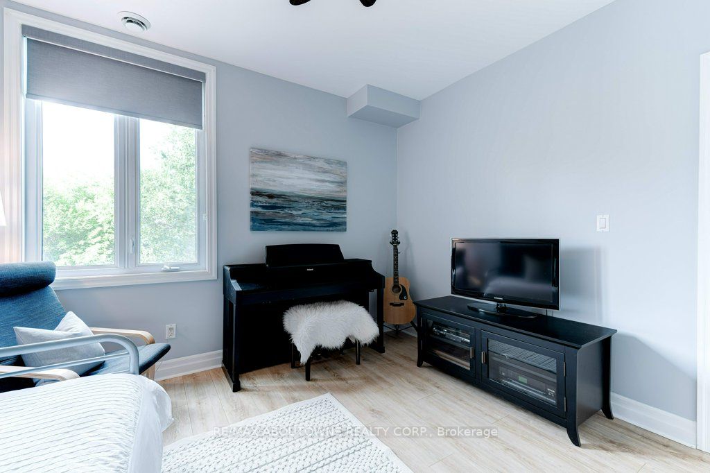 459 Kerr Street, #205