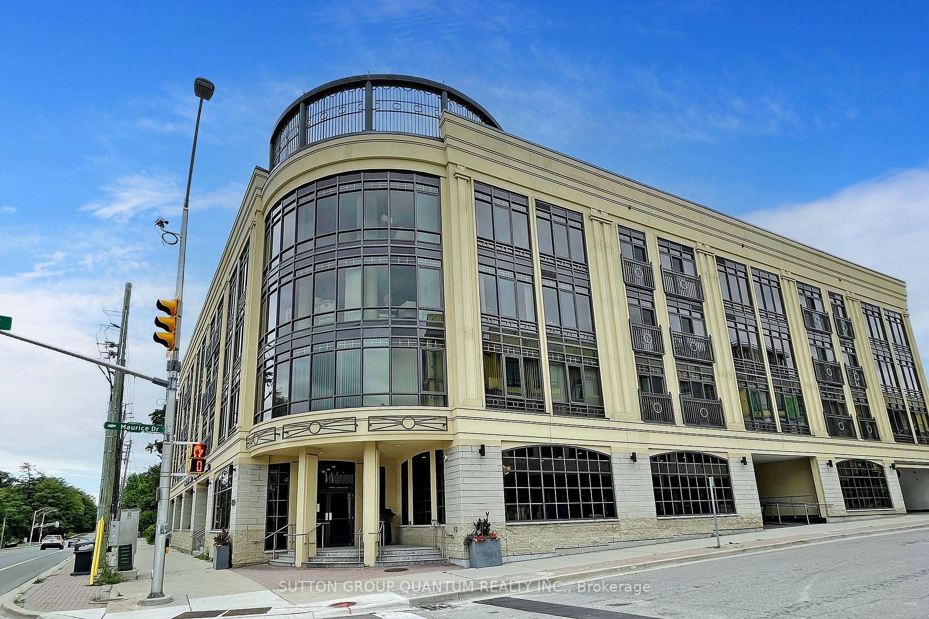 205 Lakeshore Rd W, #304