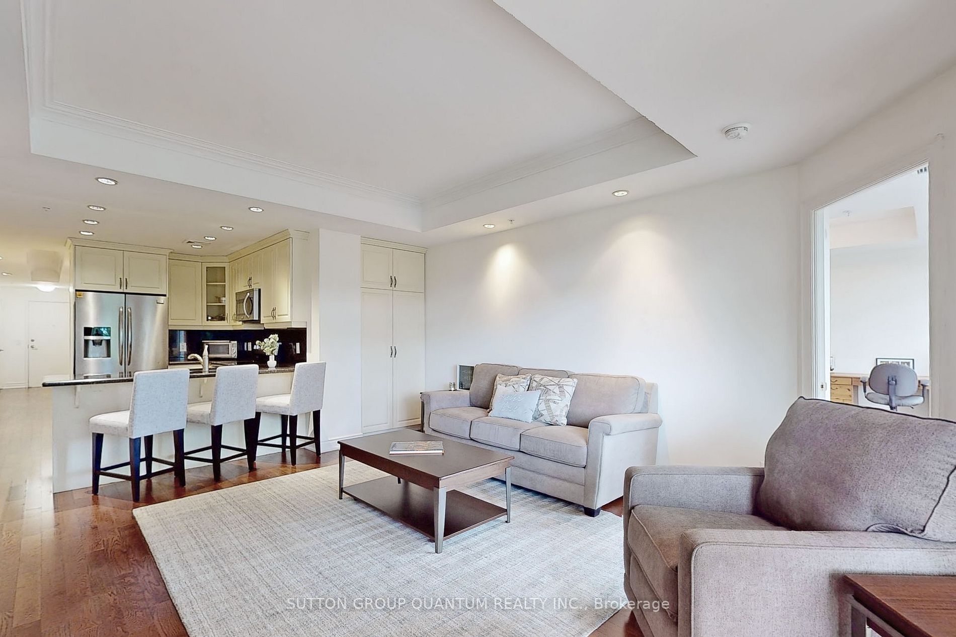 205 Lakeshore Rd W, #304