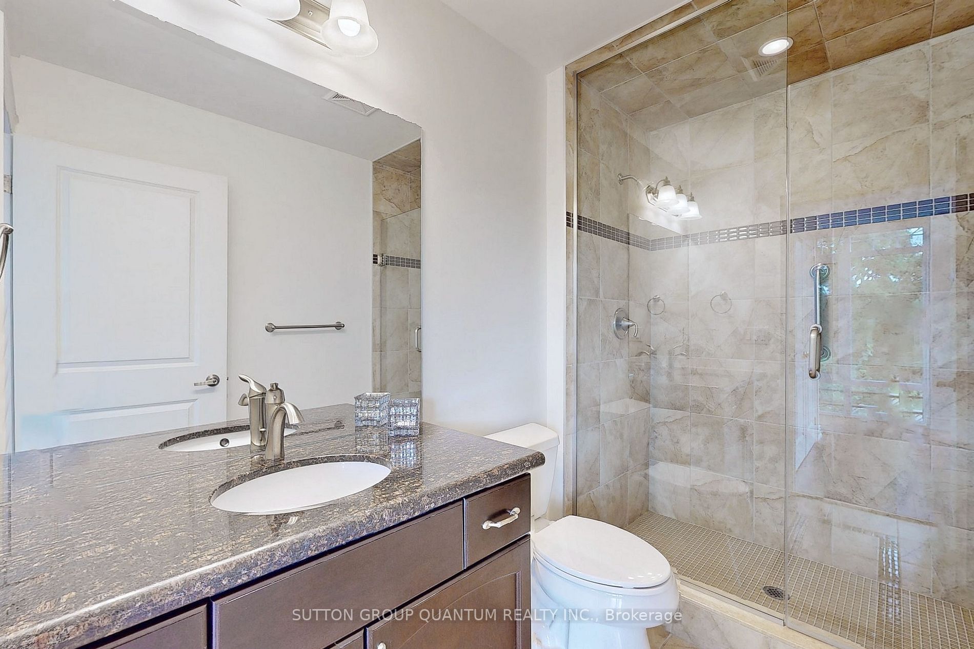205 Lakeshore Rd W, #304